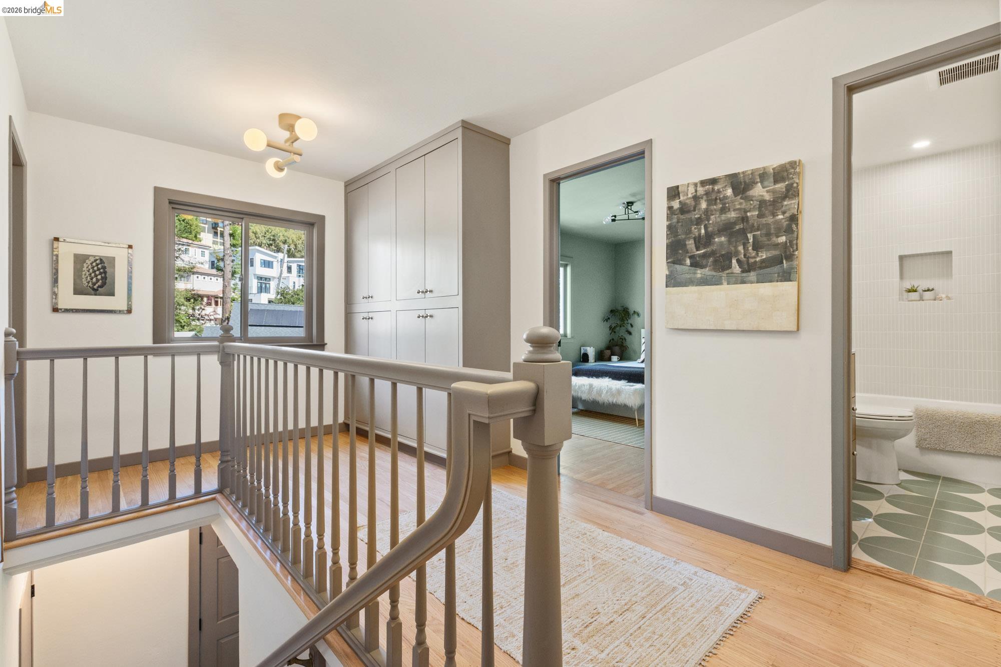 Detail Gallery Image 25 of 63 For 7403 Skyline Blvd, Oakland,  CA 94611 - 3 Beds | 2/1 Baths