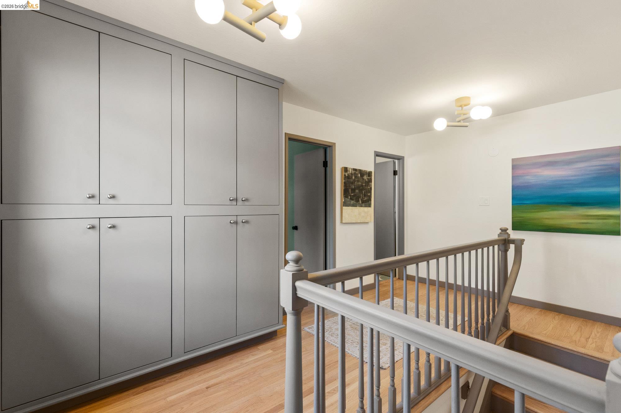 Detail Gallery Image 26 of 63 For 7403 Skyline Blvd, Oakland,  CA 94611 - 3 Beds | 2/1 Baths