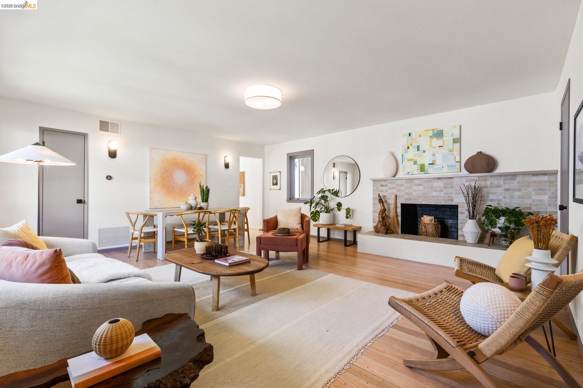 Detail Gallery Image 4 of 63 For 7403 Skyline Blvd, Oakland,  CA 94611 - 3 Beds | 2/1 Baths