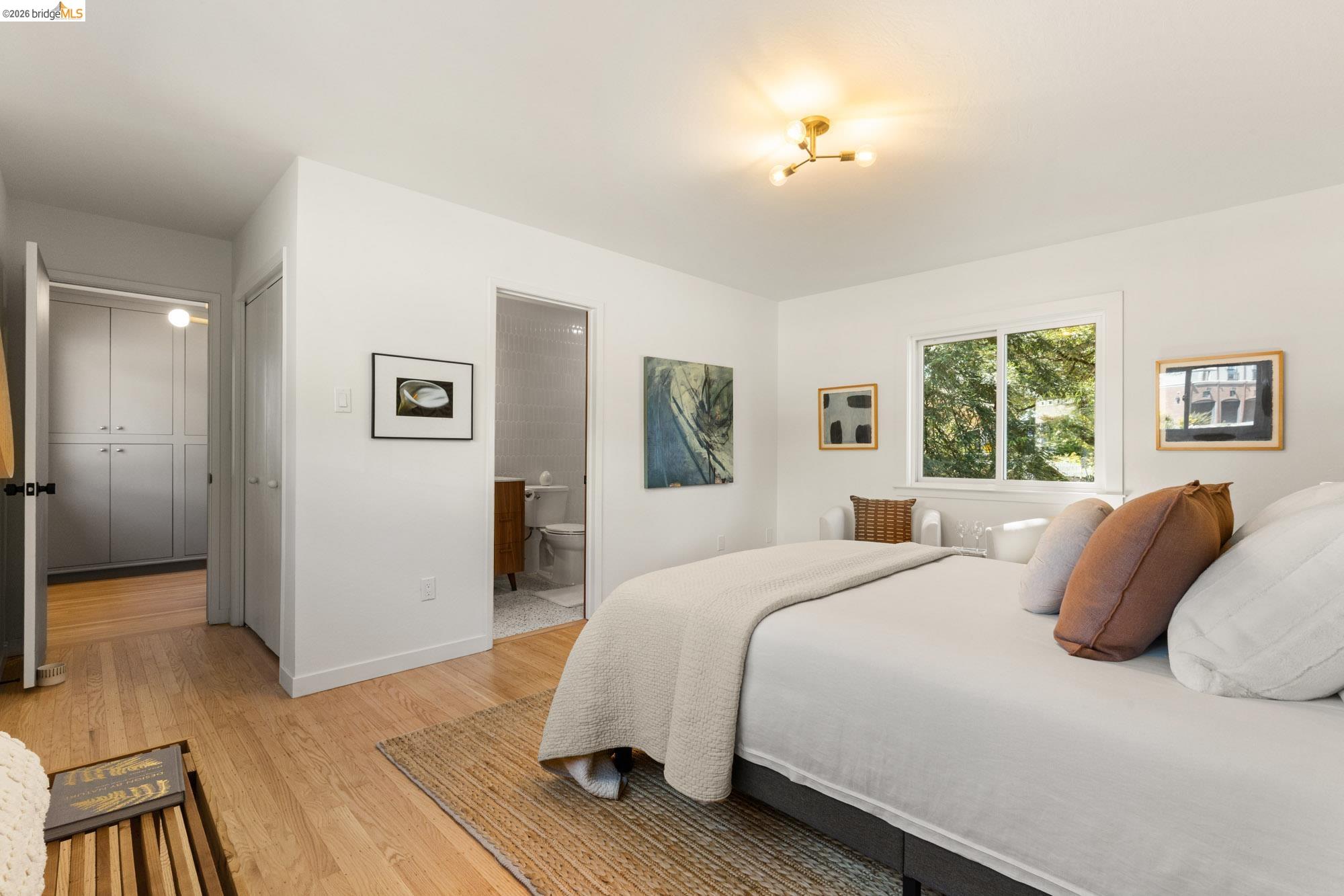 Detail Gallery Image 32 of 63 For 7403 Skyline Blvd, Oakland,  CA 94611 - 3 Beds | 2/1 Baths