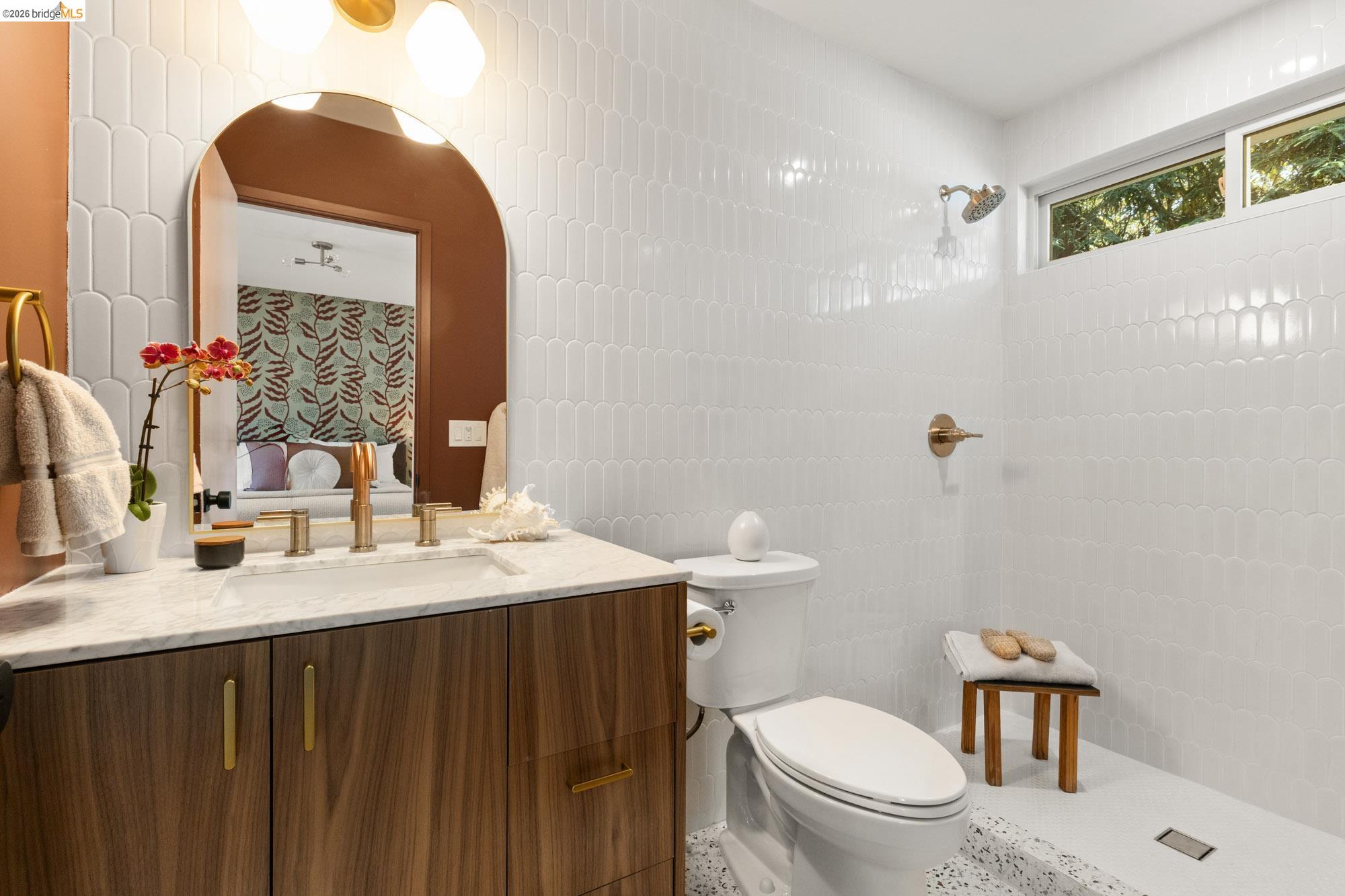 Detail Gallery Image 33 of 63 For 7403 Skyline Blvd, Oakland,  CA 94611 - 3 Beds | 2/1 Baths