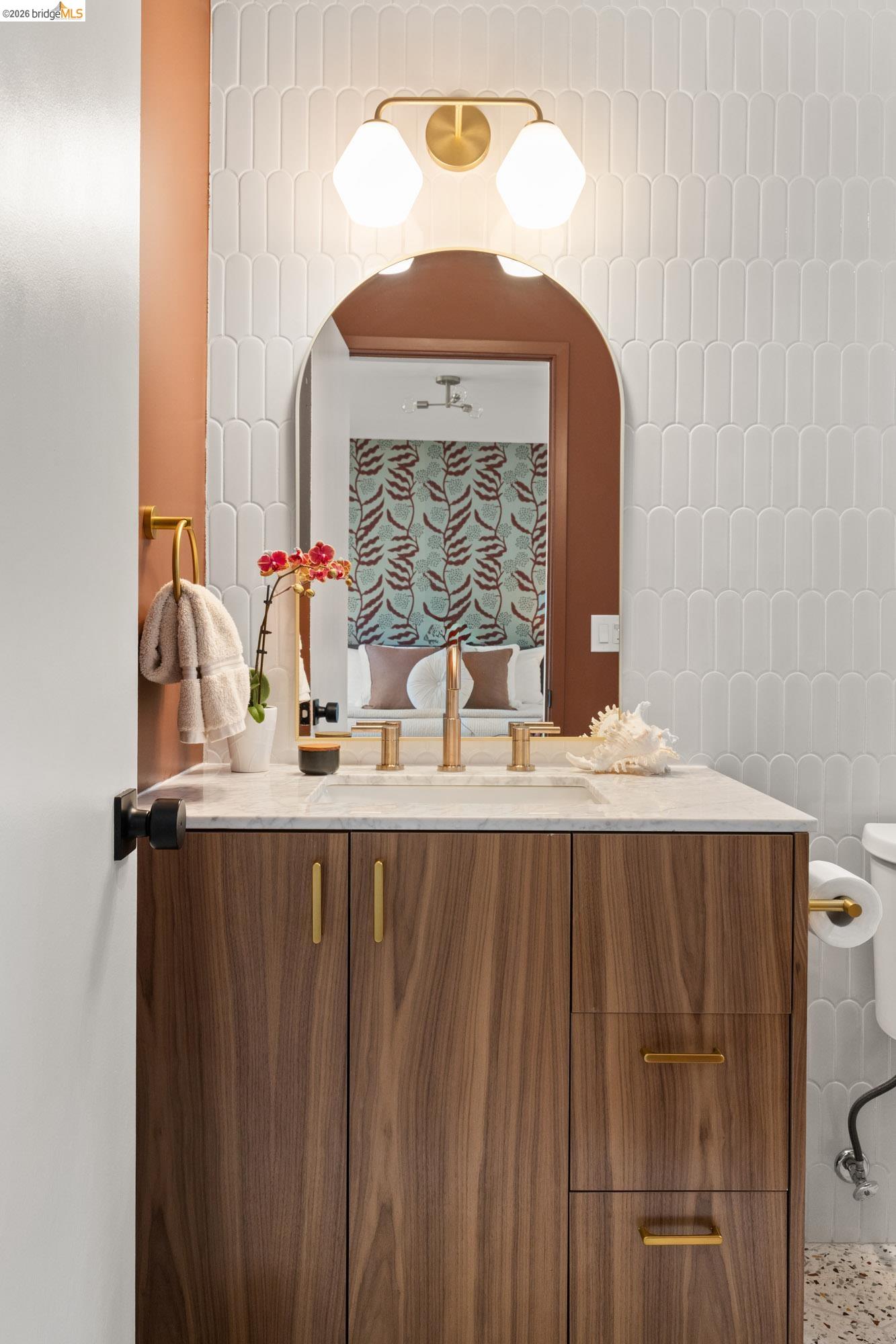 Detail Gallery Image 34 of 63 For 7403 Skyline Blvd, Oakland,  CA 94611 - 3 Beds | 2/1 Baths