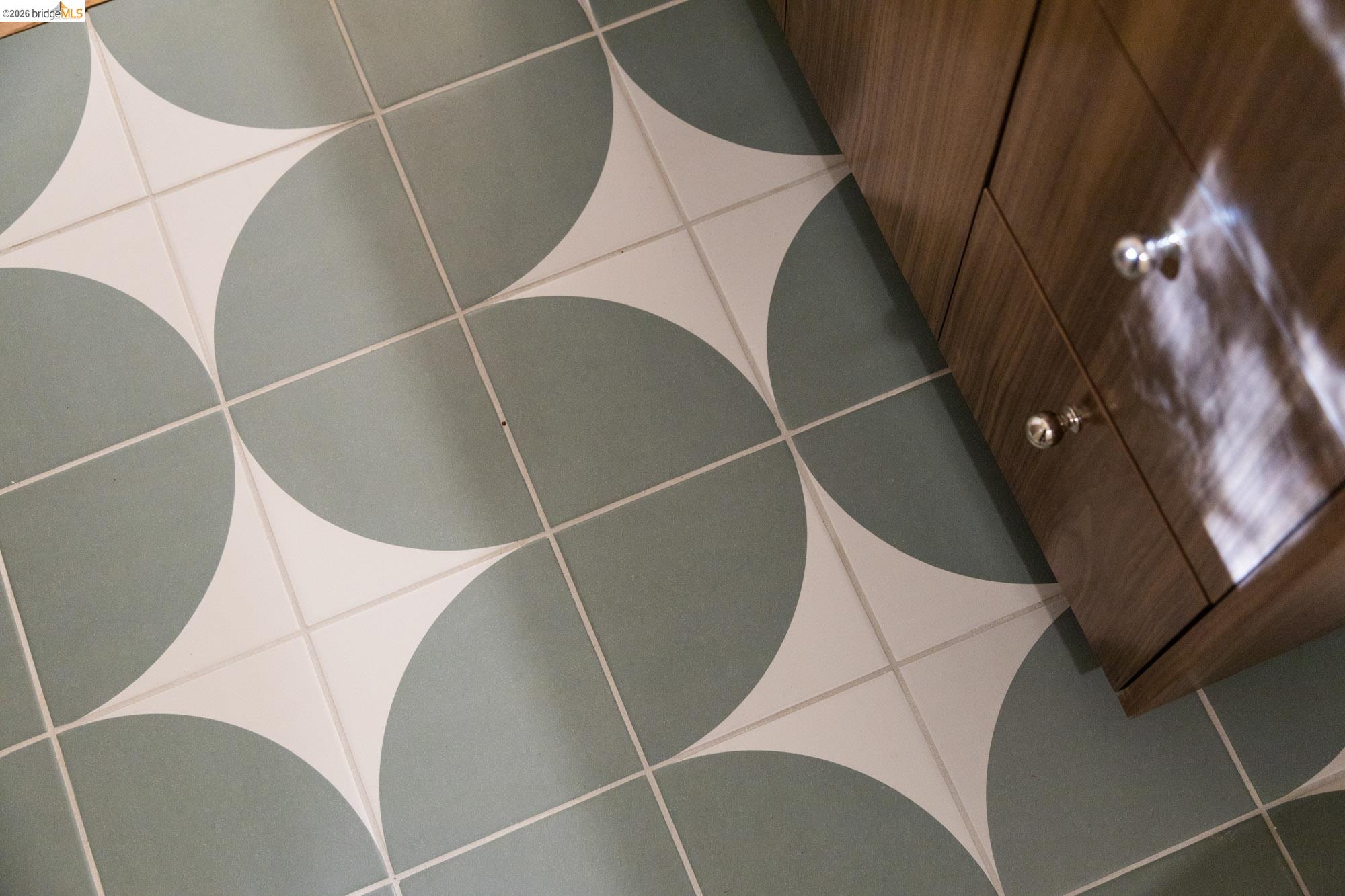 Detail Gallery Image 39 of 63 For 7403 Skyline Blvd, Oakland,  CA 94611 - 3 Beds | 2/1 Baths