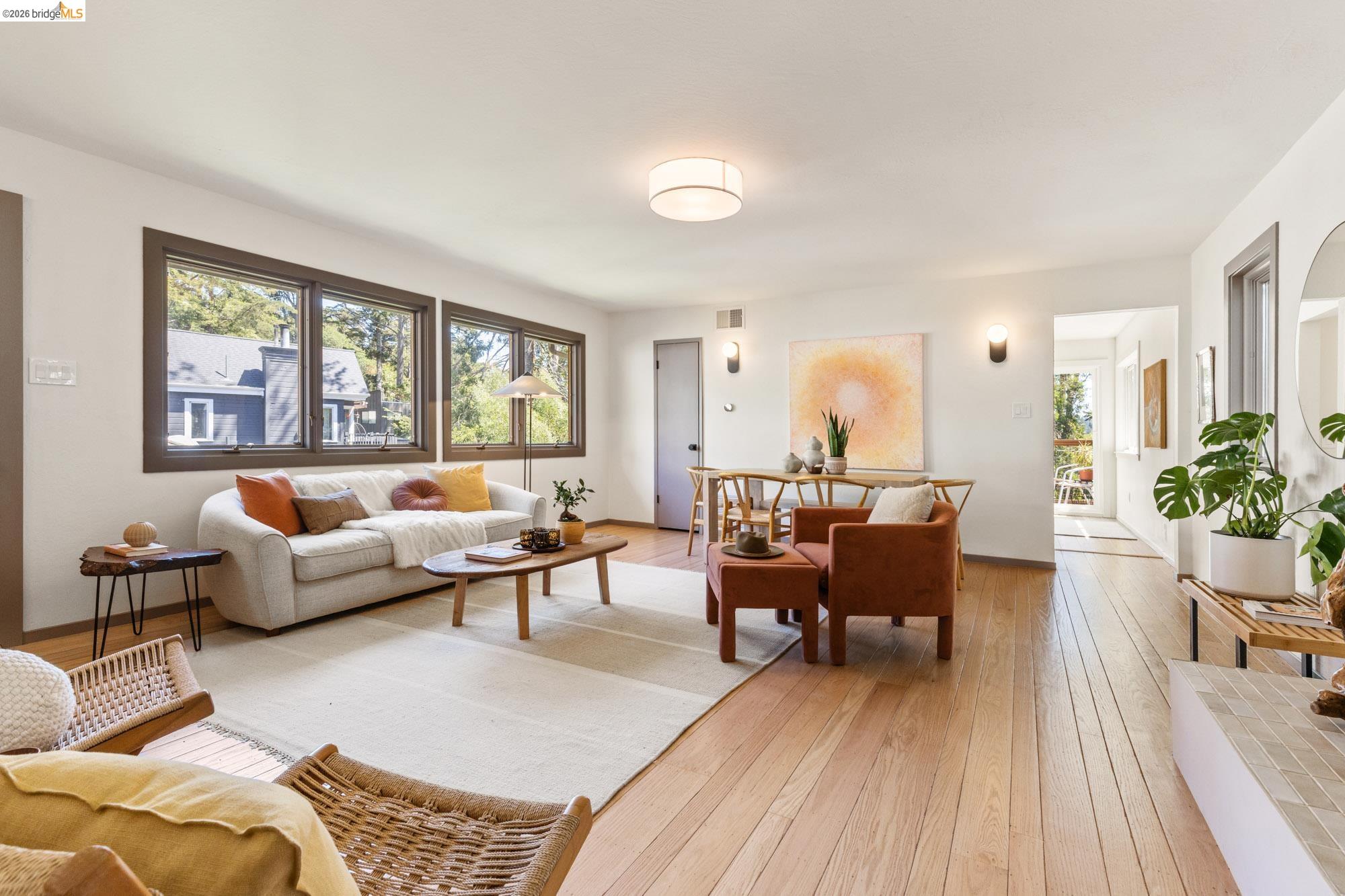 Detail Gallery Image 5 of 63 For 7403 Skyline Blvd, Oakland,  CA 94611 - 3 Beds | 2/1 Baths