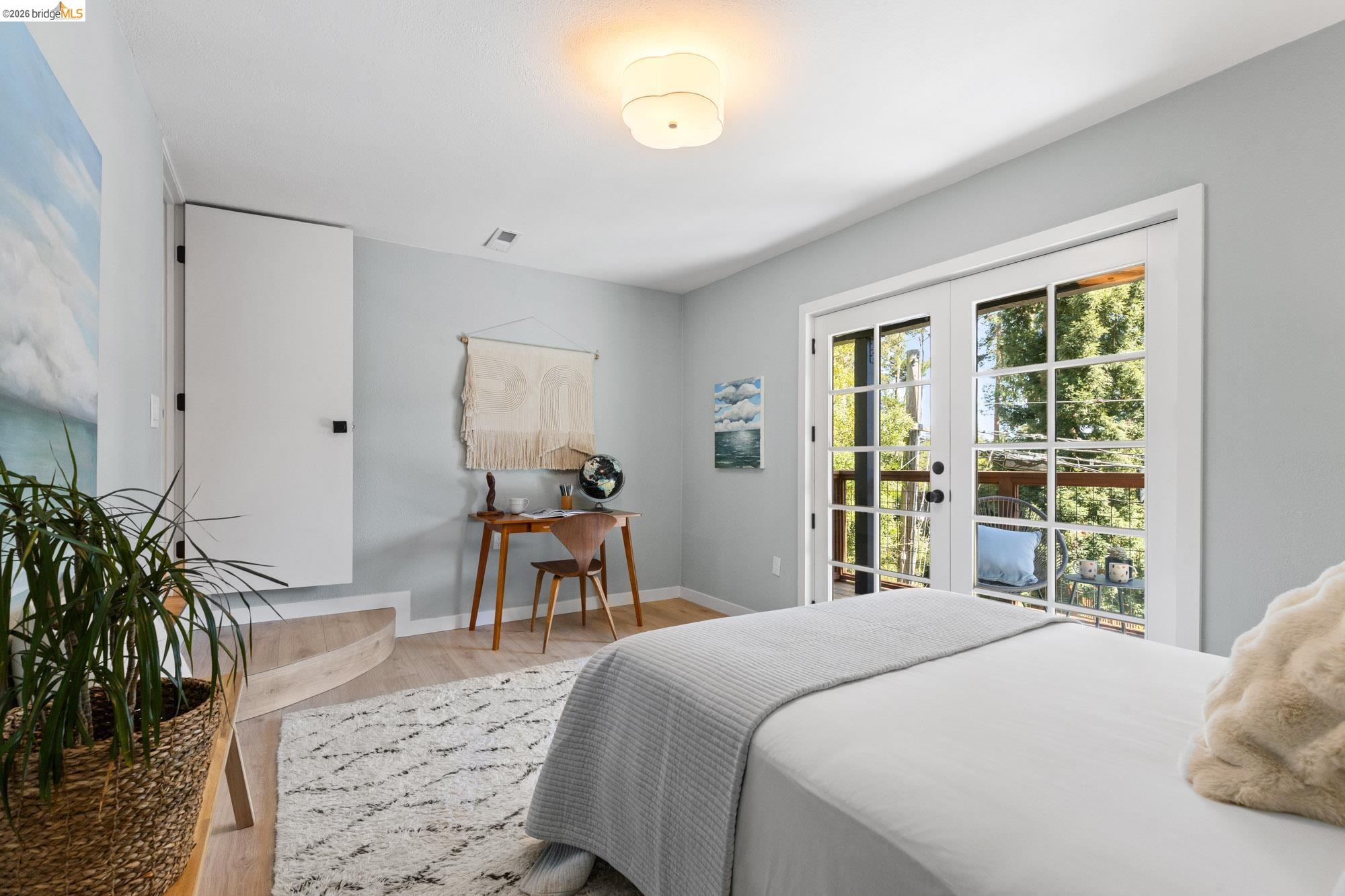 Detail Gallery Image 44 of 63 For 7403 Skyline Blvd, Oakland,  CA 94611 - 3 Beds | 2/1 Baths