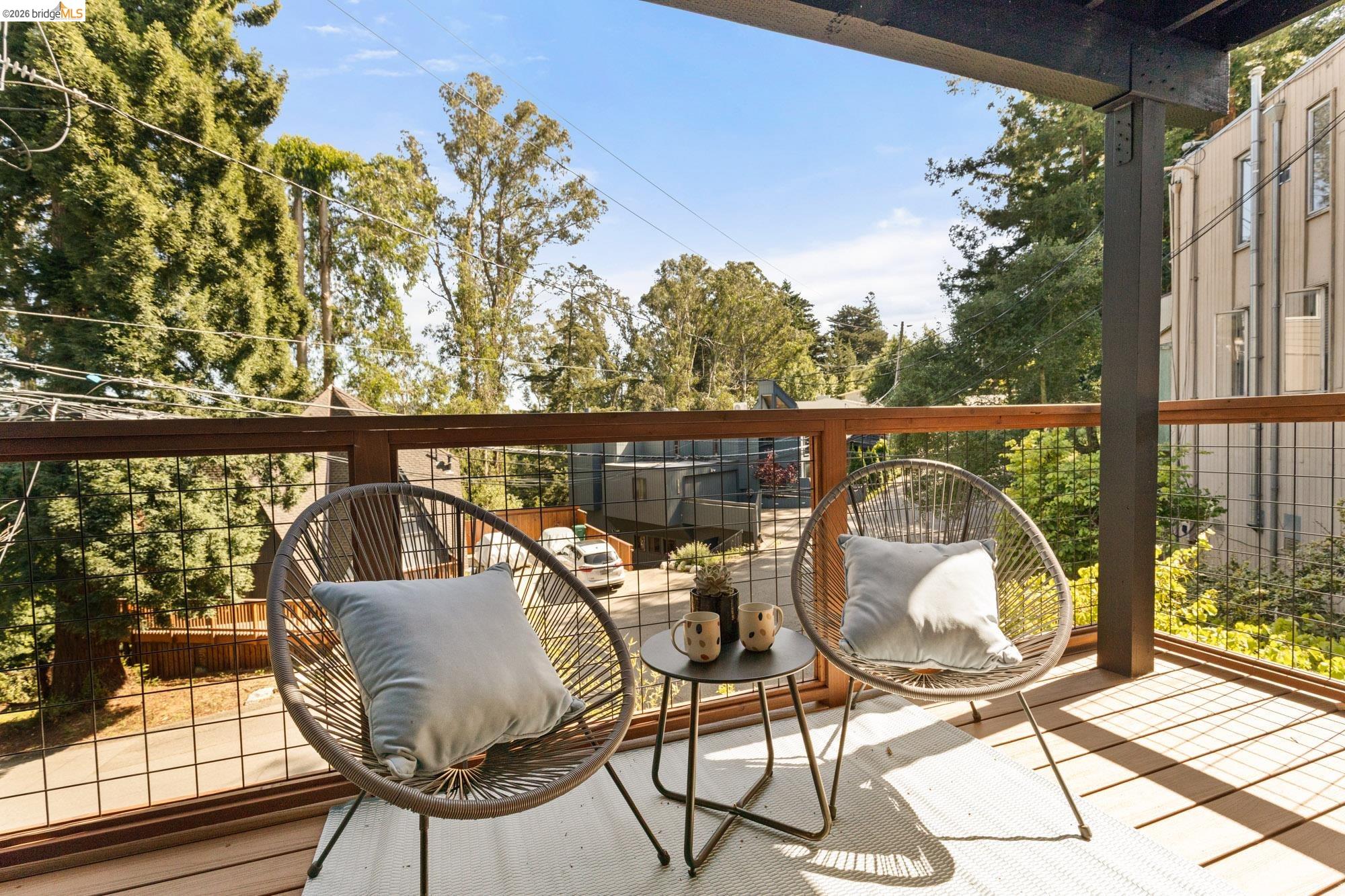 Detail Gallery Image 46 of 63 For 7403 Skyline Blvd, Oakland,  CA 94611 - 3 Beds | 2/1 Baths