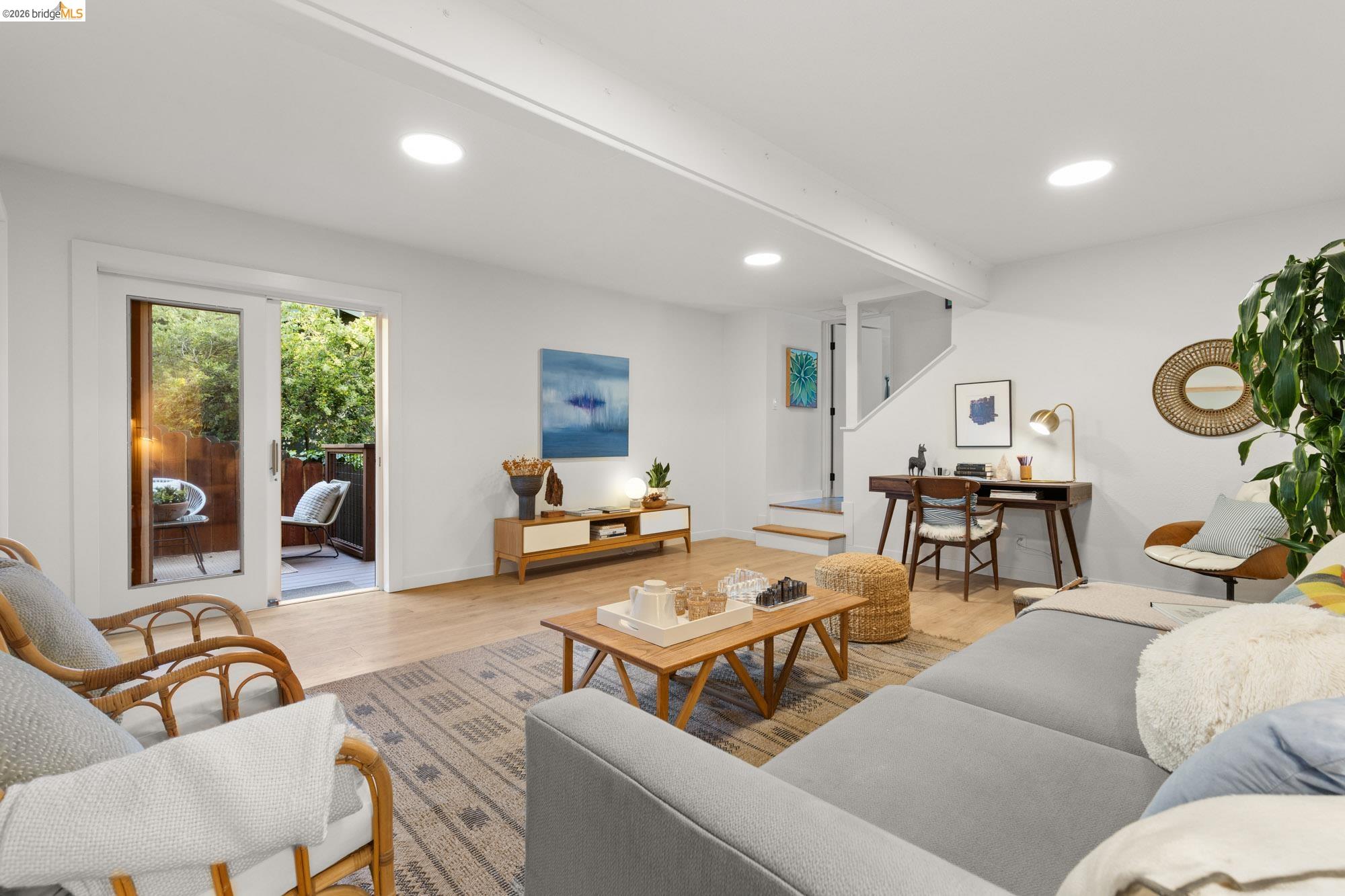 Detail Gallery Image 48 of 63 For 7403 Skyline Blvd, Oakland,  CA 94611 - 3 Beds | 2/1 Baths