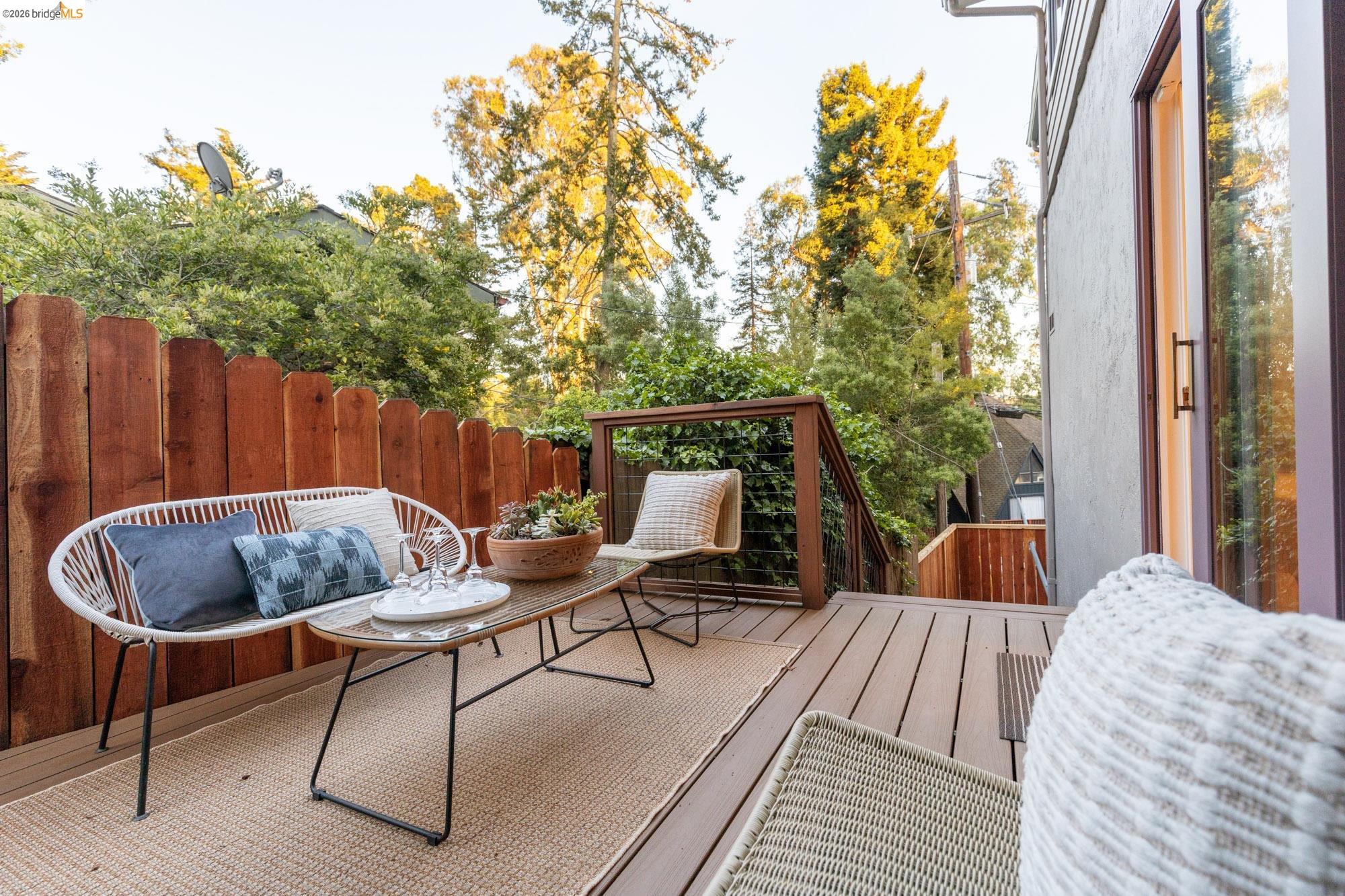 Detail Gallery Image 52 of 63 For 7403 Skyline Blvd, Oakland,  CA 94611 - 3 Beds | 2/1 Baths