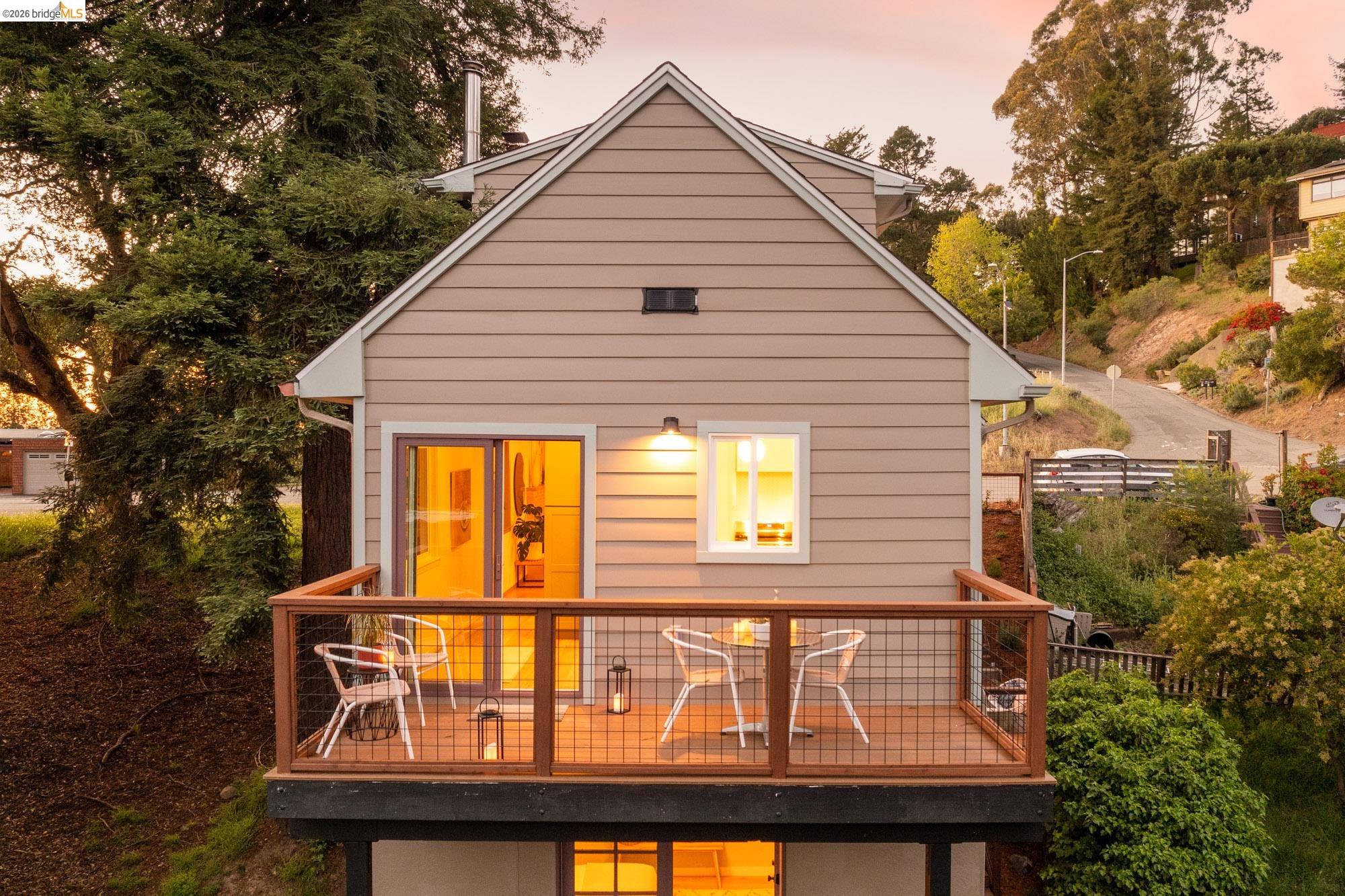 Detail Gallery Image 56 of 63 For 7403 Skyline Blvd, Oakland,  CA 94611 - 3 Beds | 2/1 Baths