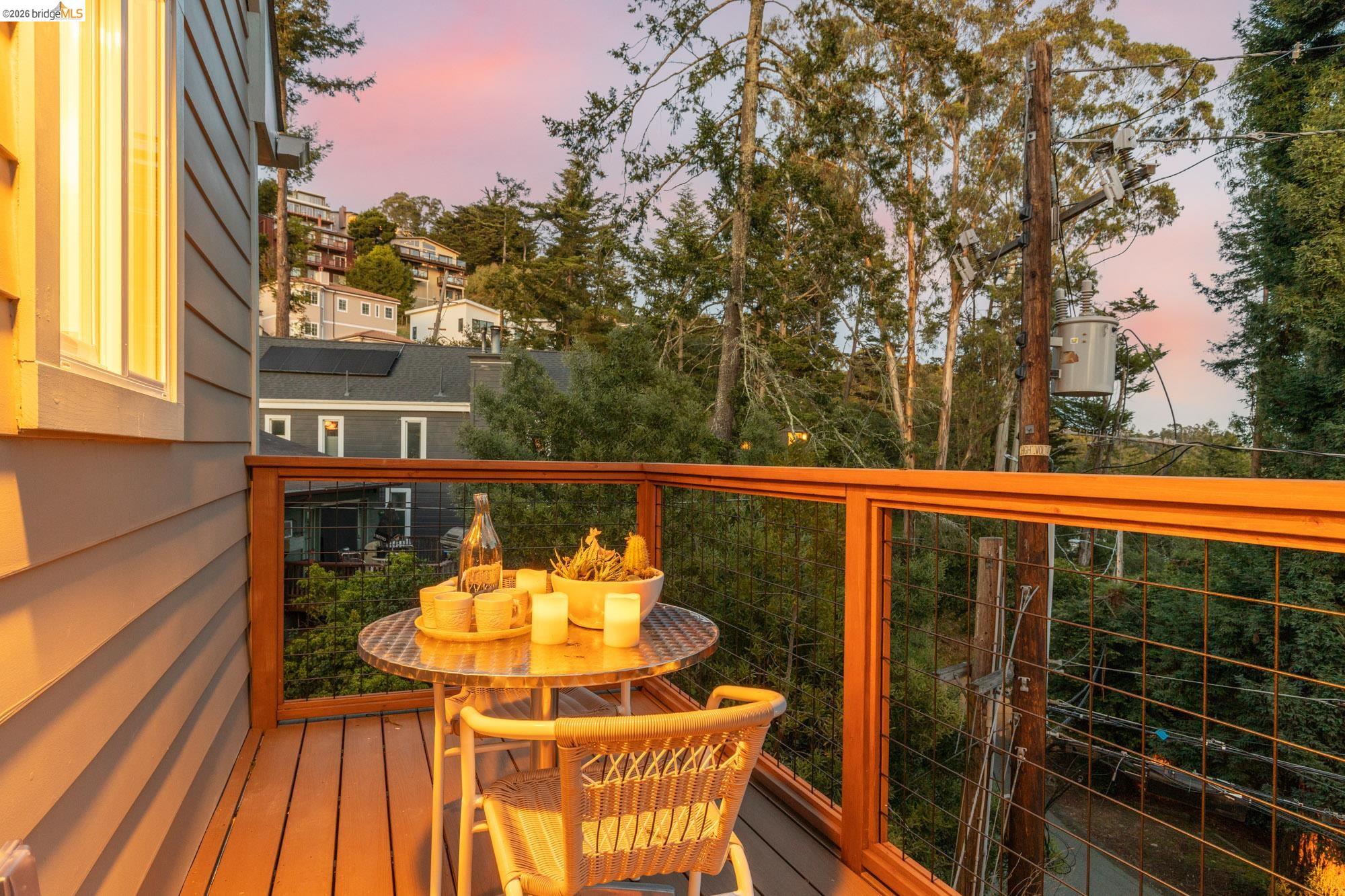 Detail Gallery Image 57 of 63 For 7403 Skyline Blvd, Oakland,  CA 94611 - 3 Beds | 2/1 Baths