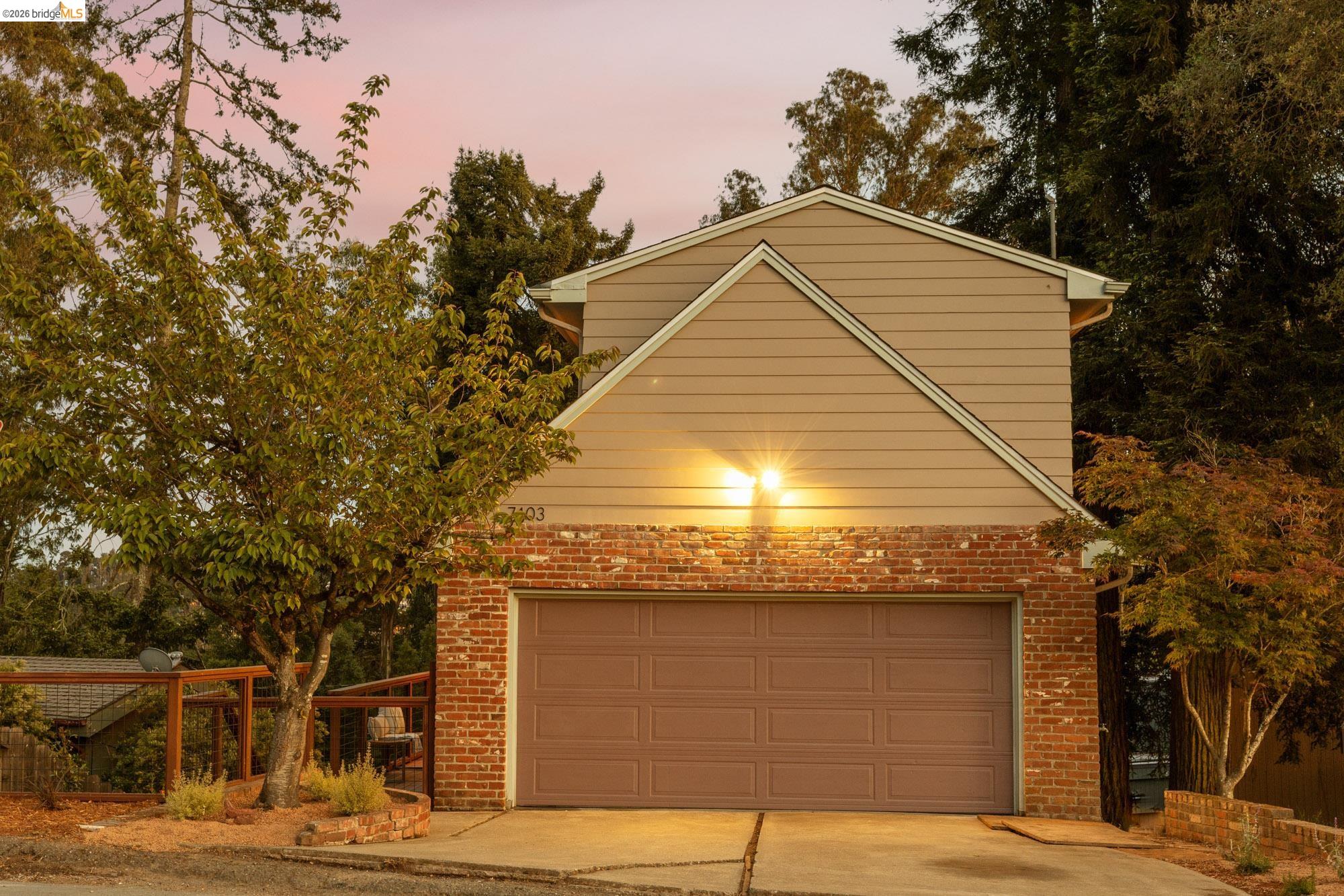 Detail Gallery Image 61 of 63 For 7403 Skyline Blvd, Oakland,  CA 94611 - 3 Beds | 2/1 Baths