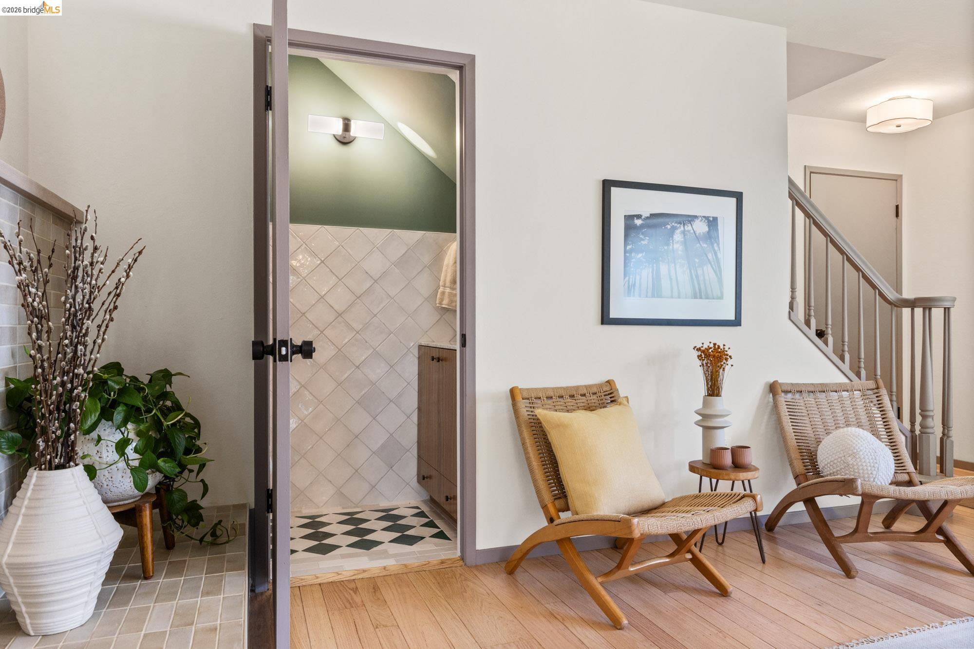 Detail Gallery Image 9 of 63 For 7403 Skyline Blvd, Oakland,  CA 94611 - 3 Beds | 2/1 Baths