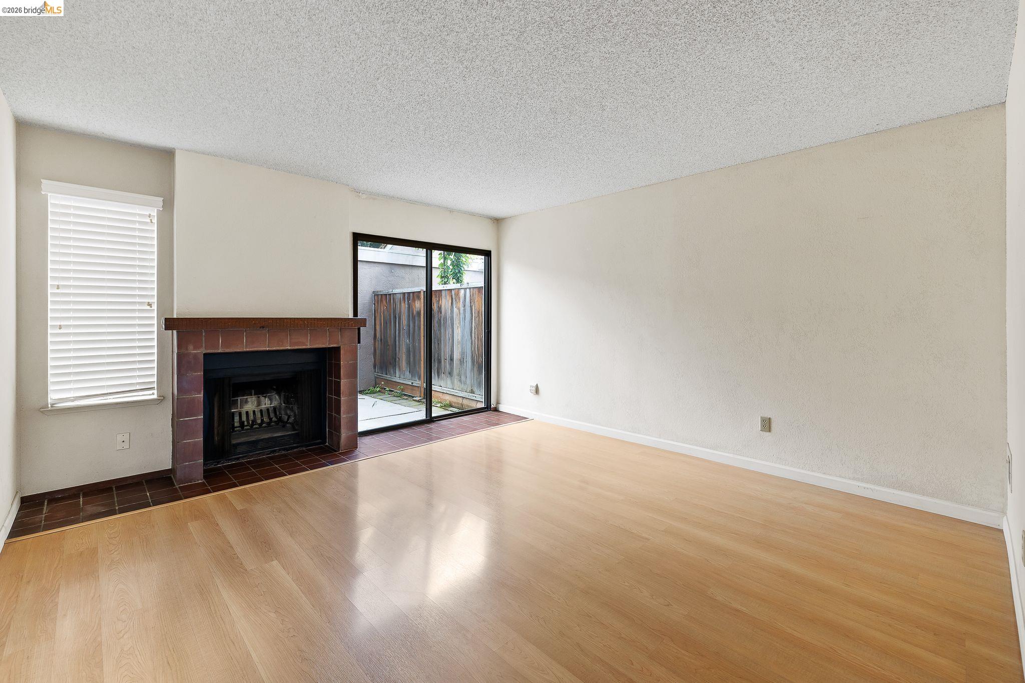 Photo #5: 41131459 Listing: Photo #5