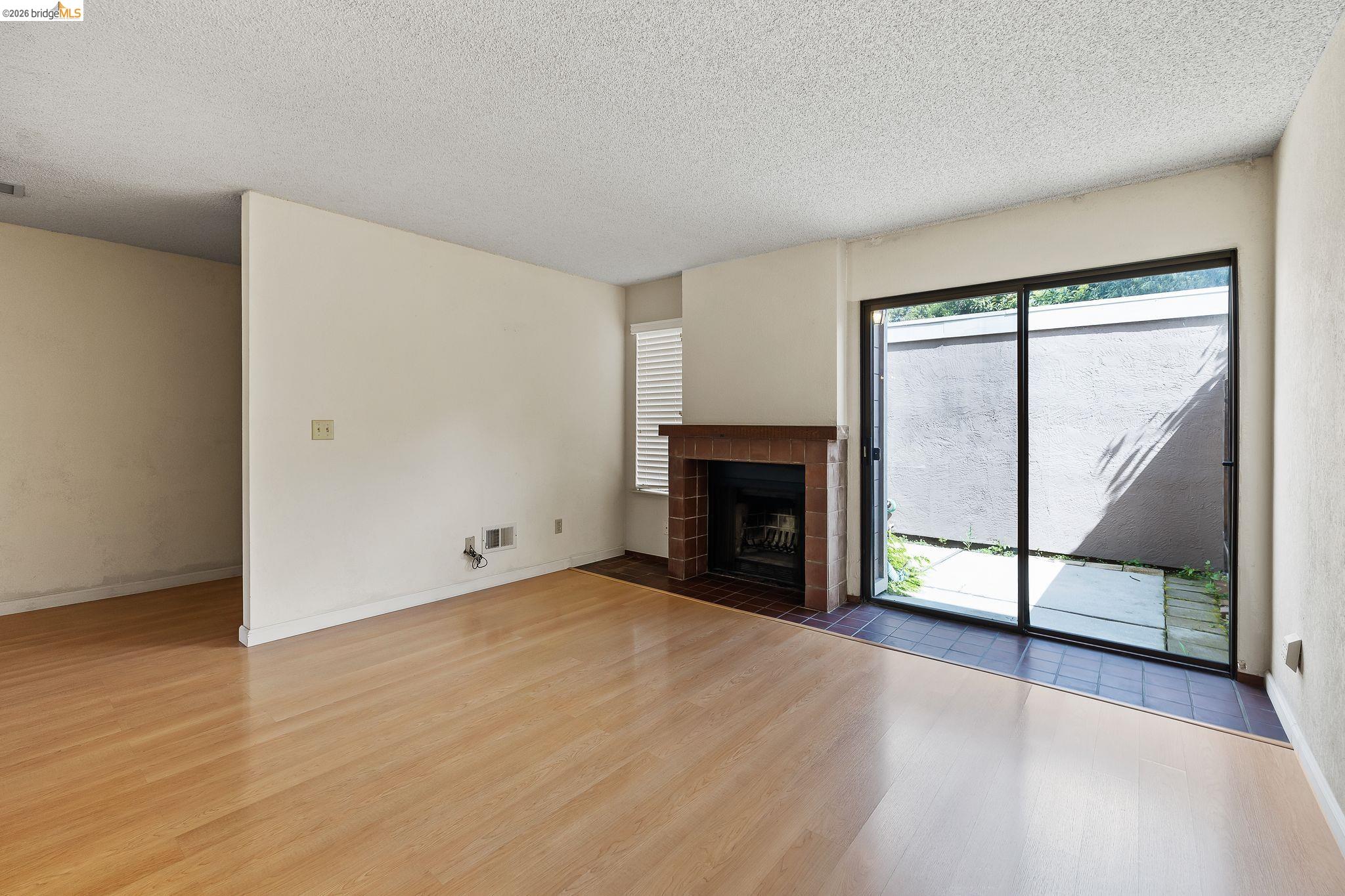 Photo #6: 41131459 Listing: Photo #6