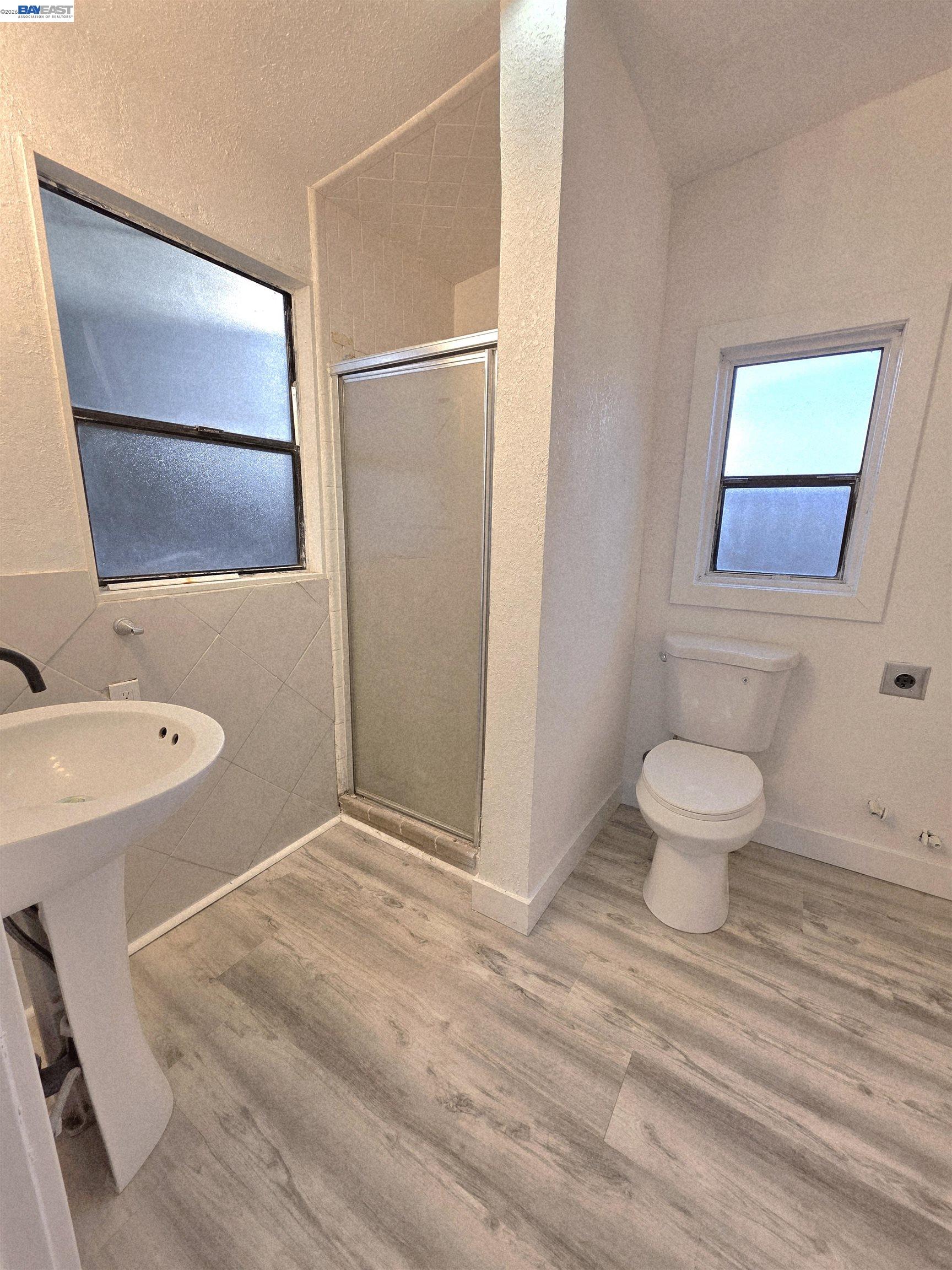 Detail Gallery Image 8 of 17 For 220 E Lodi Ave, Lodi,  CA 95240 - 4 Beds | 3/1 Baths