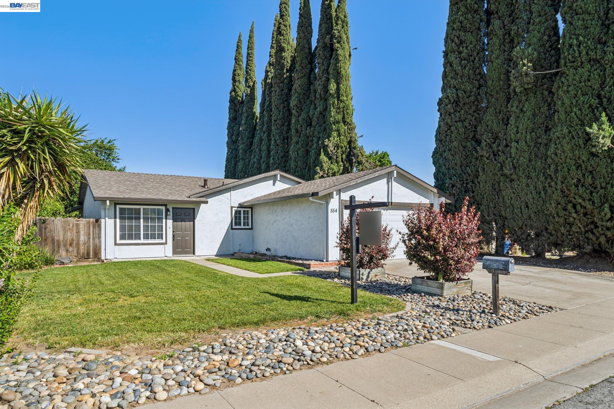 Detail Gallery Image 2 of 27 For 554 Chestnut Ave, Tracy,  CA 95376 - 3 Beds | 2 Baths