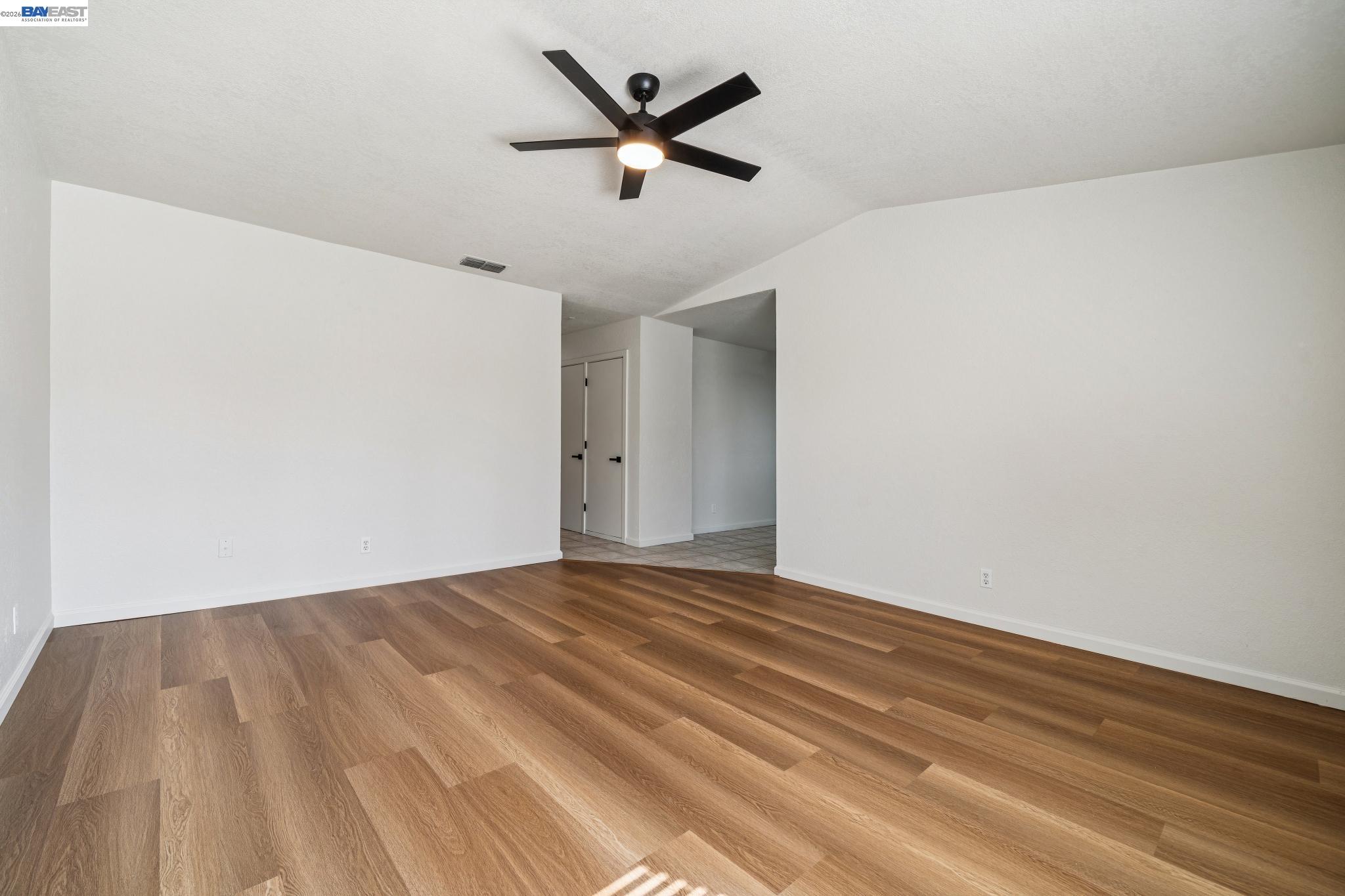 Detail Gallery Image 5 of 27 For 554 Chestnut Ave, Tracy,  CA 95376 - 3 Beds | 2 Baths