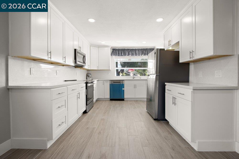 Detail Gallery Image 12 of 34 For 2214 Pennsylvania Avenue, Fairfield,  CA 94533 - 3 Beds | 2 Baths