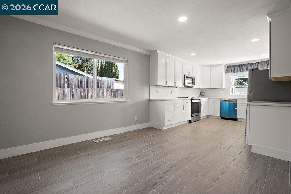 Detail Gallery Image 13 of 34 For 2214 Pennsylvania Avenue, Fairfield,  CA 94533 - 3 Beds | 2 Baths