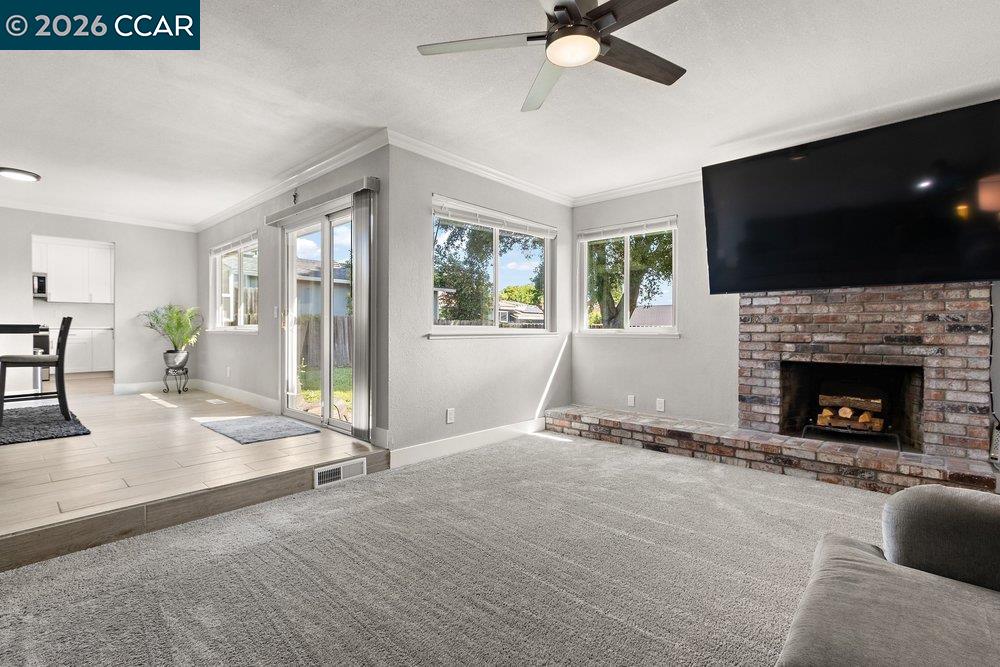 Detail Gallery Image 3 of 34 For 2214 Pennsylvania Avenue, Fairfield,  CA 94533 - 3 Beds | 2 Baths