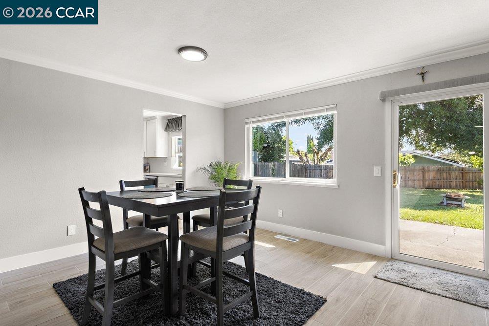 Detail Gallery Image 8 of 34 For 2214 Pennsylvania Avenue, Fairfield,  CA 94533 - 3 Beds | 2 Baths