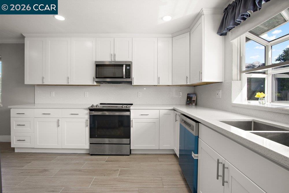 Detail Gallery Image 9 of 34 For 2214 Pennsylvania Avenue, Fairfield,  CA 94533 - 3 Beds | 2 Baths