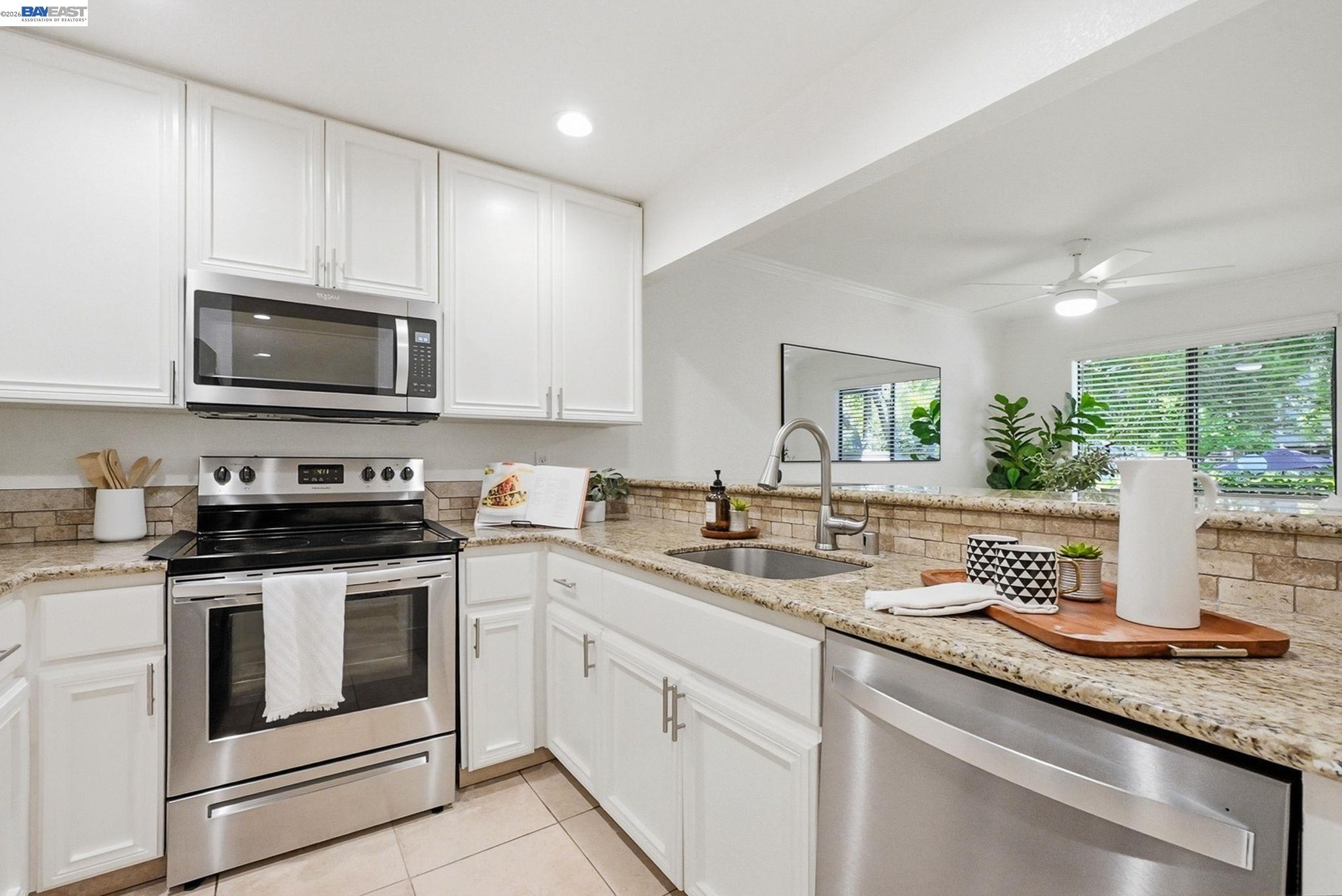 Detail Gallery Image 11 of 26 For 3855 Panda Pl, San Jose,  CA 95117 - 2 Beds | 2 Baths