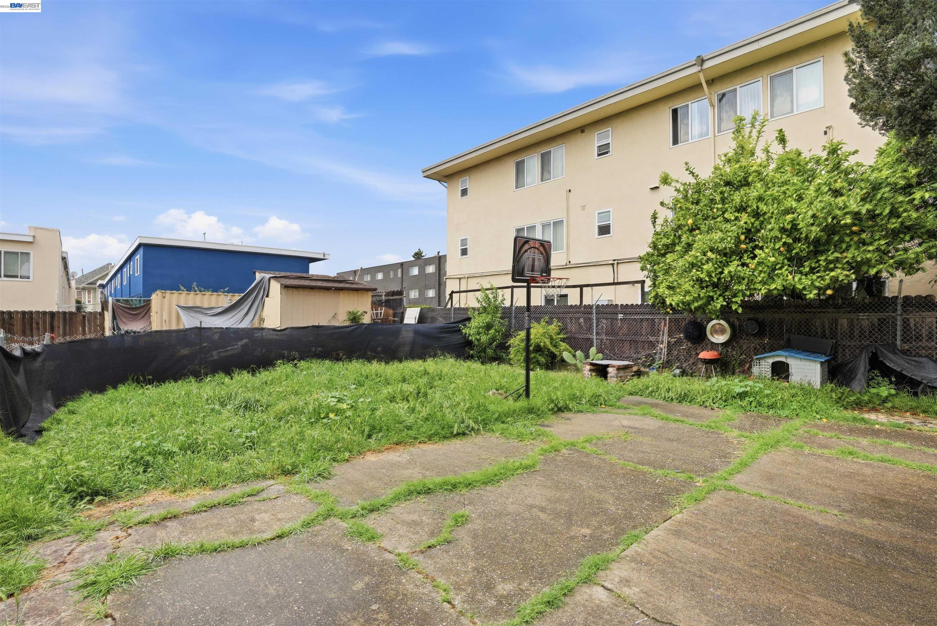 Detail Gallery Image 4 of 19 For 1625 7th Ave, Oakland,  CA 94606 - – Beds | – Baths