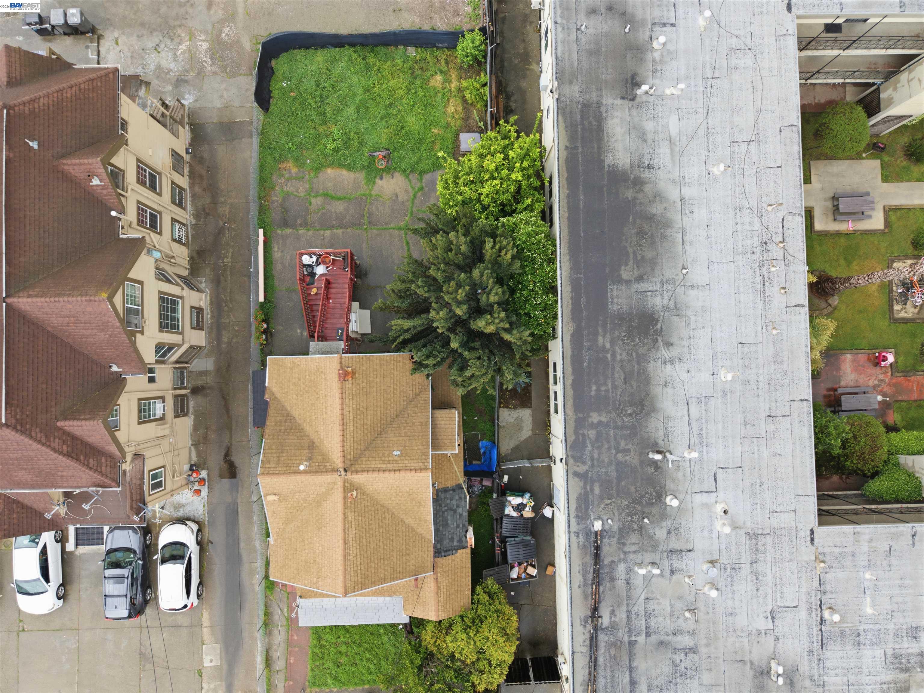 Detail Gallery Image 9 of 19 For 1625 7th Ave, Oakland,  CA 94606 - – Beds | – Baths