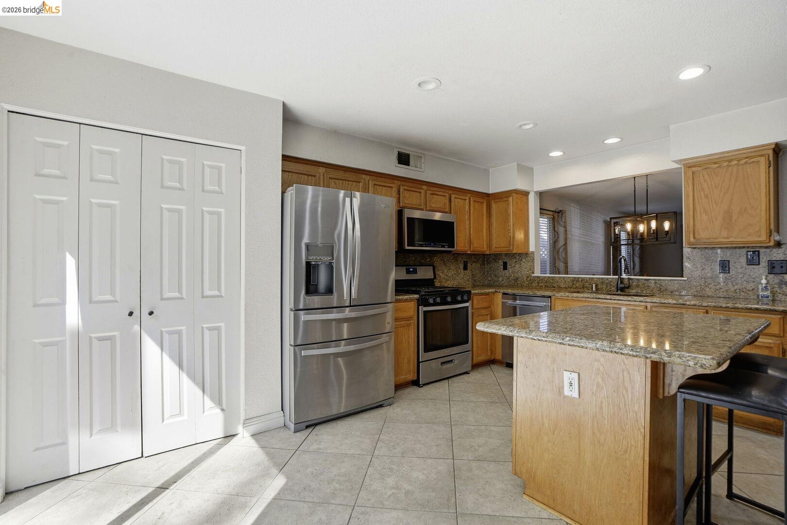 Detail Gallery Image 11 of 48 For 4008 Galenez Way, Antioch,  CA 94531 - 4 Beds | 2/1 Baths