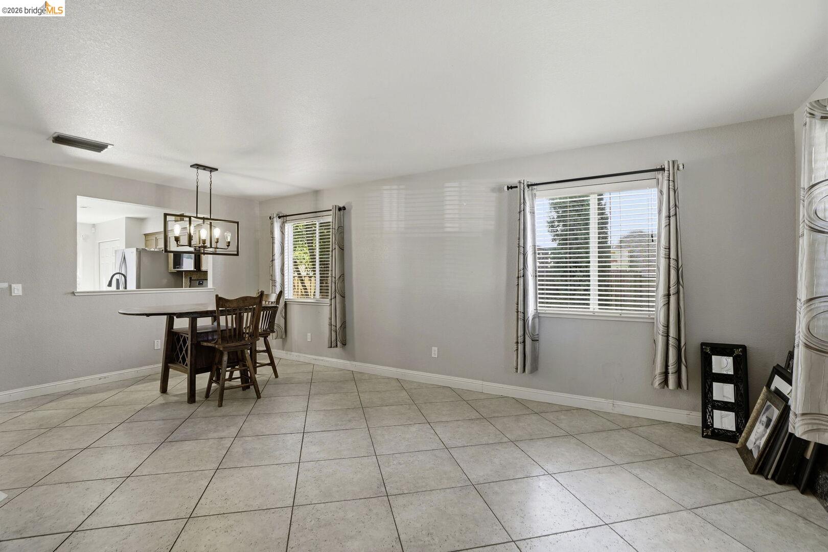 Detail Gallery Image 13 of 48 For 4008 Galenez Way, Antioch,  CA 94531 - 4 Beds | 2/1 Baths