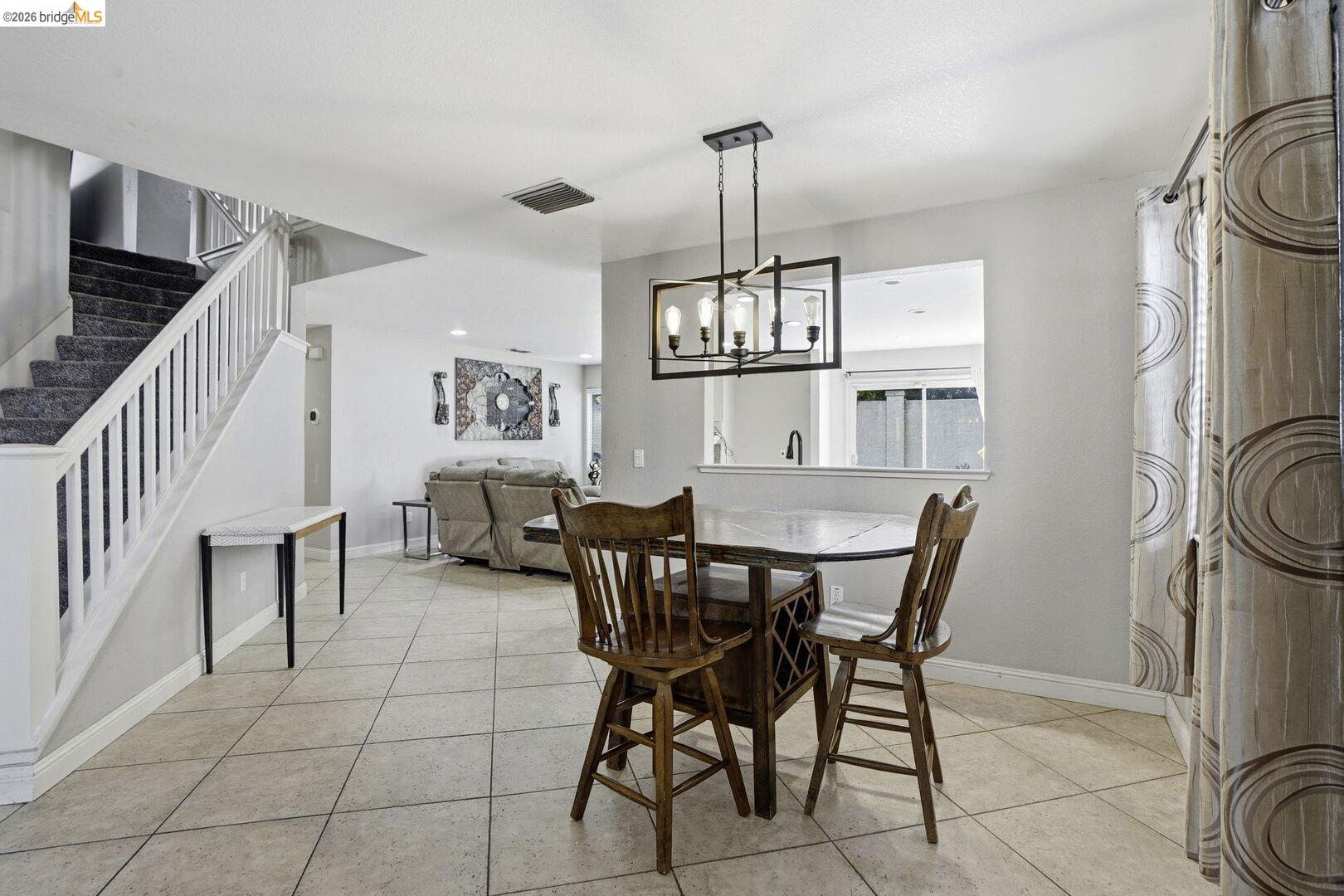 Detail Gallery Image 14 of 48 For 4008 Galenez Way, Antioch,  CA 94531 - 4 Beds | 2/1 Baths