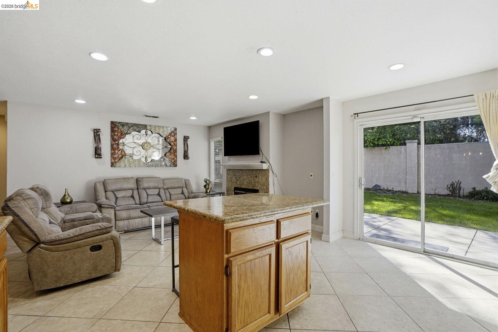 Detail Gallery Image 9 of 48 For 4008 Galenez Way, Antioch,  CA 94531 - 4 Beds | 2/1 Baths