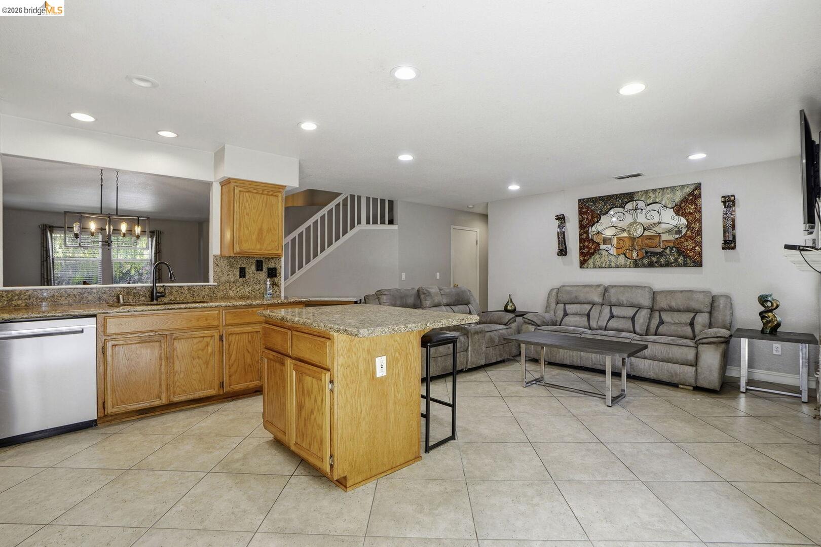 Detail Gallery Image 10 of 48 For 4008 Galenez Way, Antioch,  CA 94531 - 4 Beds | 2/1 Baths