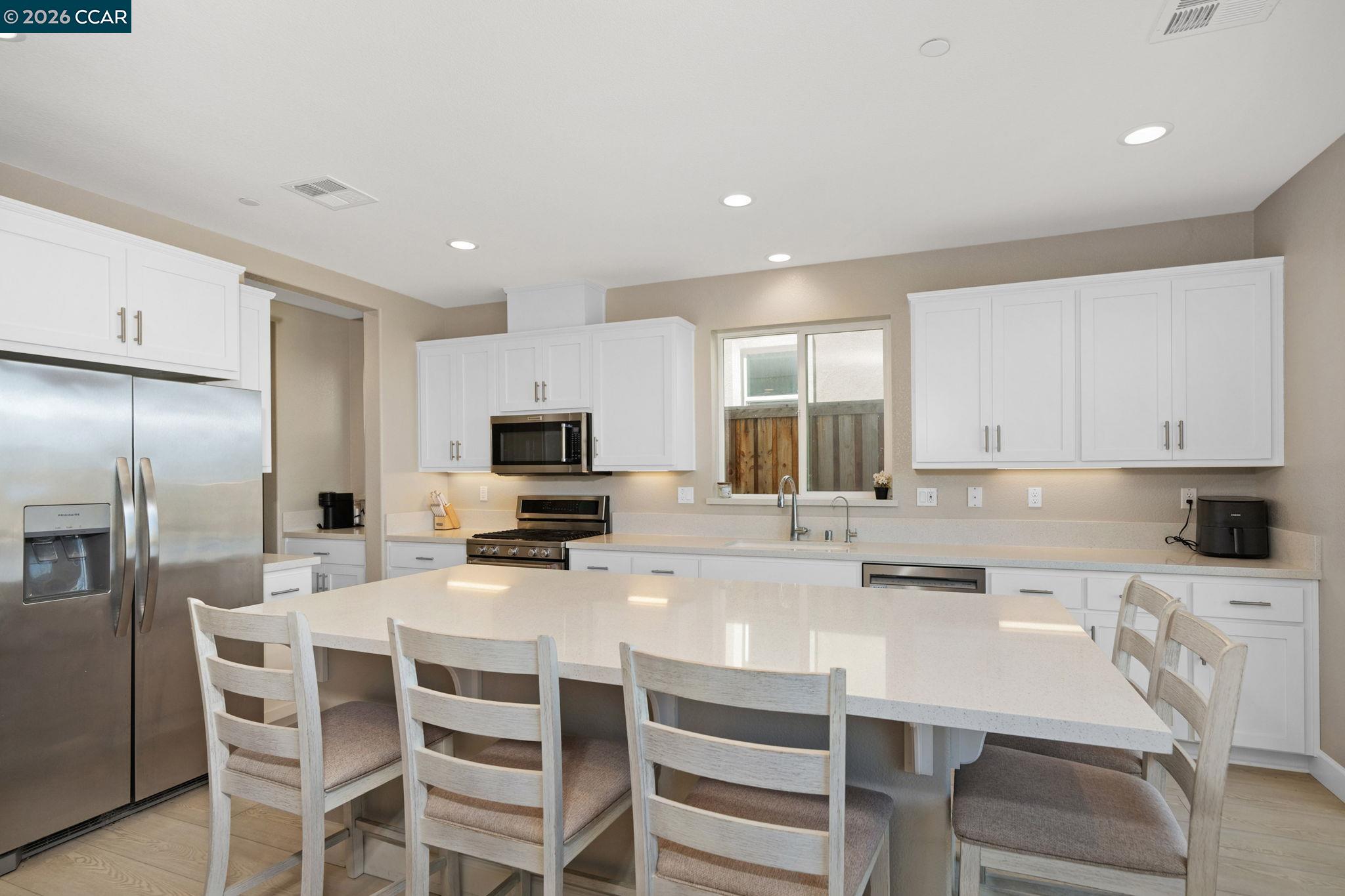 Detail Gallery Image 10 of 38 For 3133 Cortina, Bay Point,  CA 94565 - 5 Beds | 4 Baths