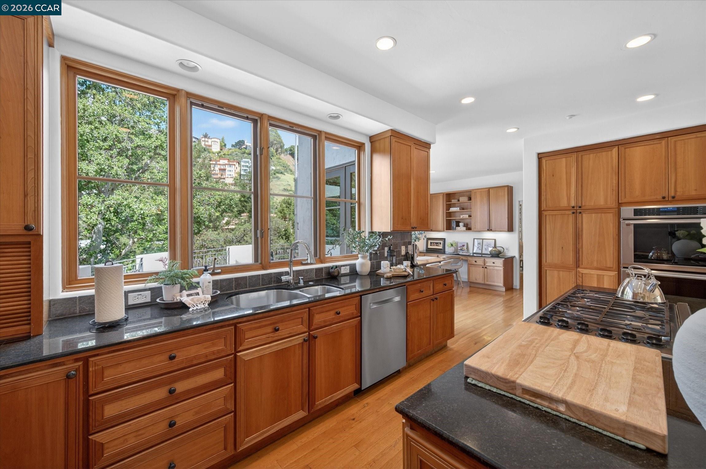 Detail Gallery Image 16 of 55 For 21 Live Oak Rd, Berkeley,  CA 94705 - 4 Beds | 3/1 Baths