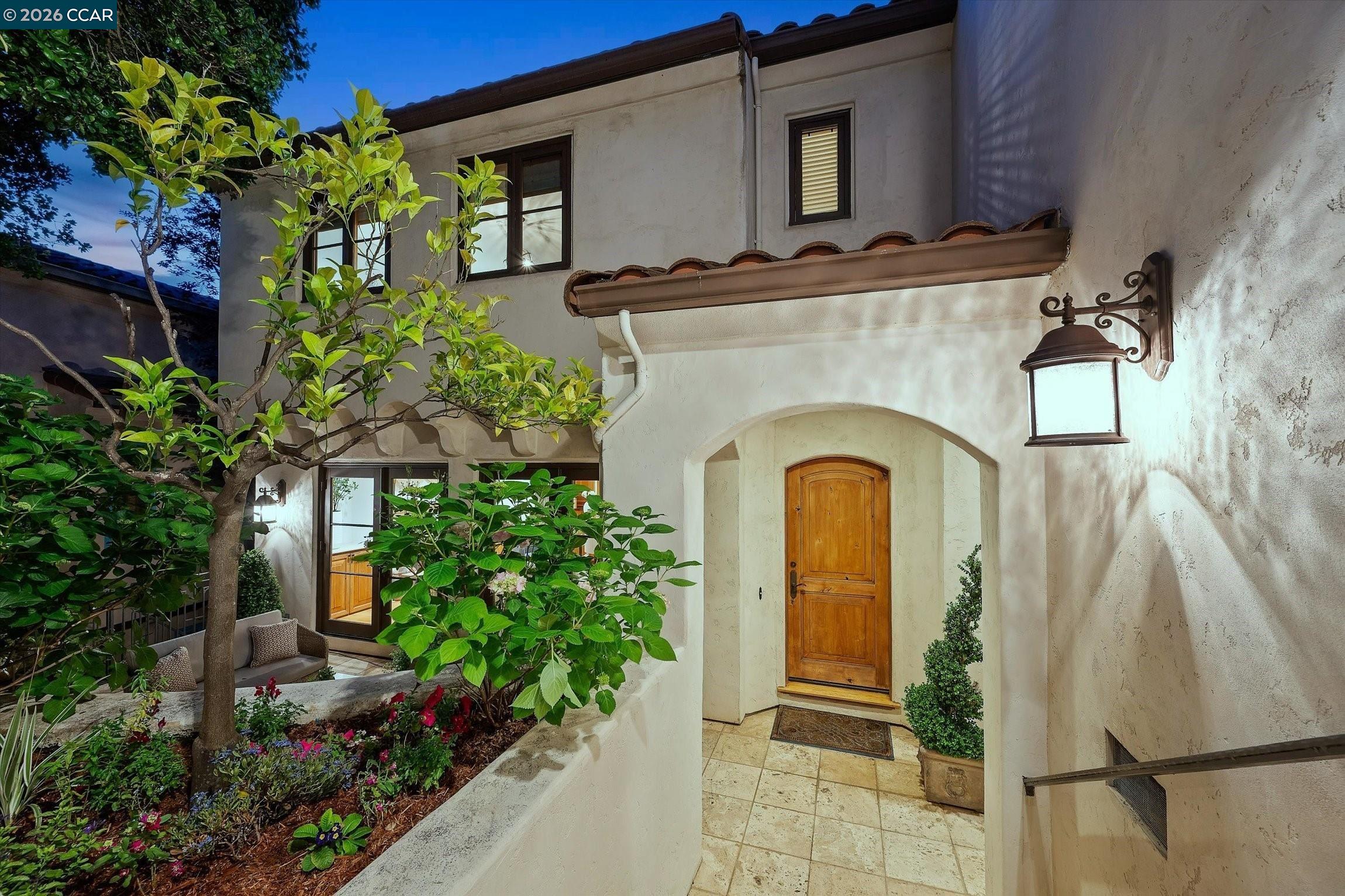 Detail Gallery Image 3 of 55 For 21 Live Oak Rd, Berkeley,  CA 94705 - 4 Beds | 3/1 Baths