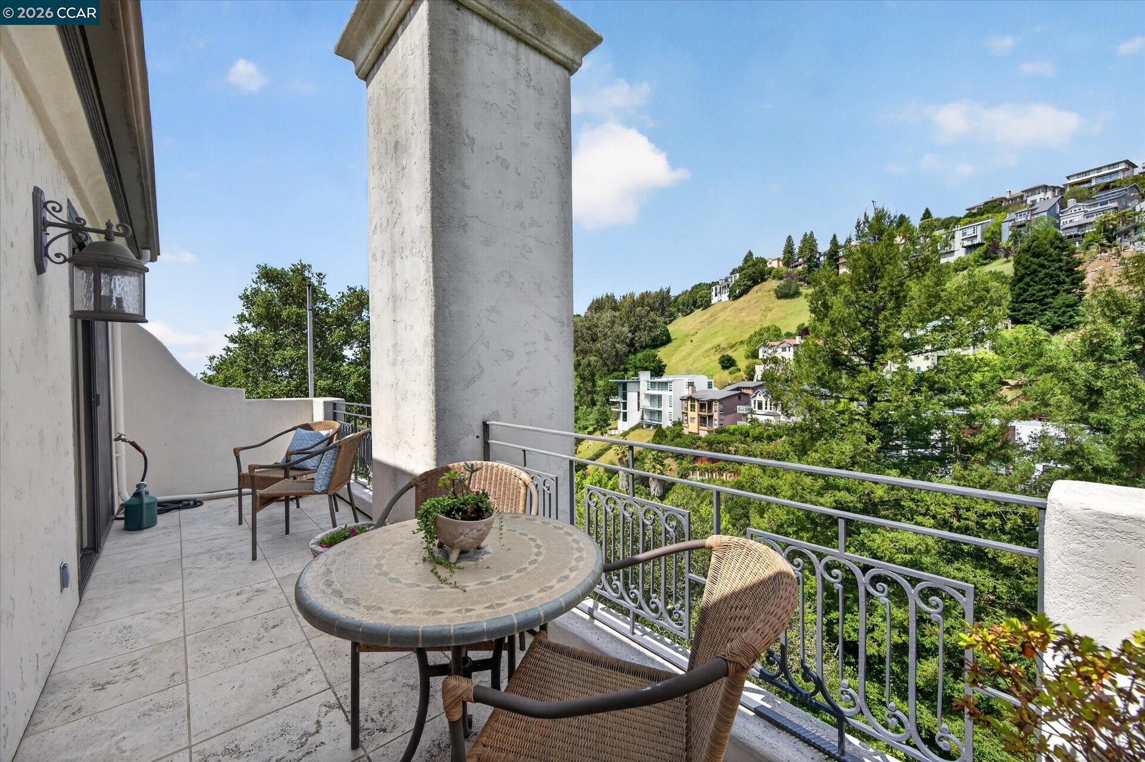 Detail Gallery Image 29 of 55 For 21 Live Oak Rd, Berkeley,  CA 94705 - 4 Beds | 3/1 Baths