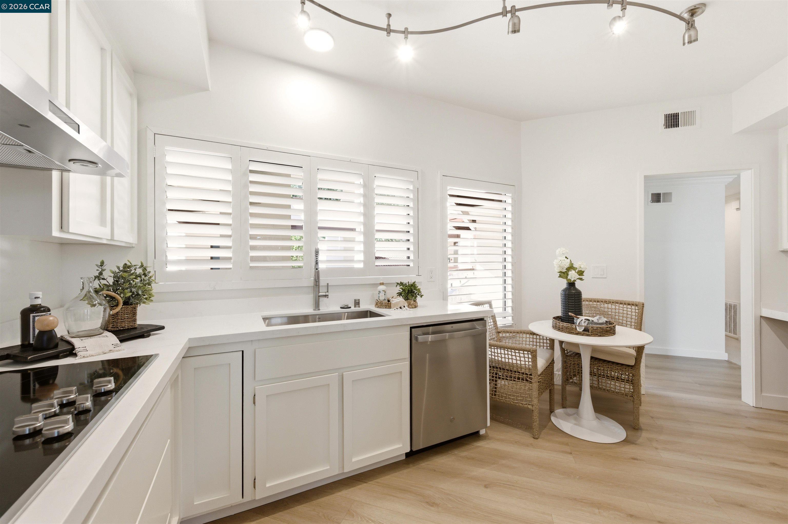 Photo #9: 41131530 Listing: Photo #9