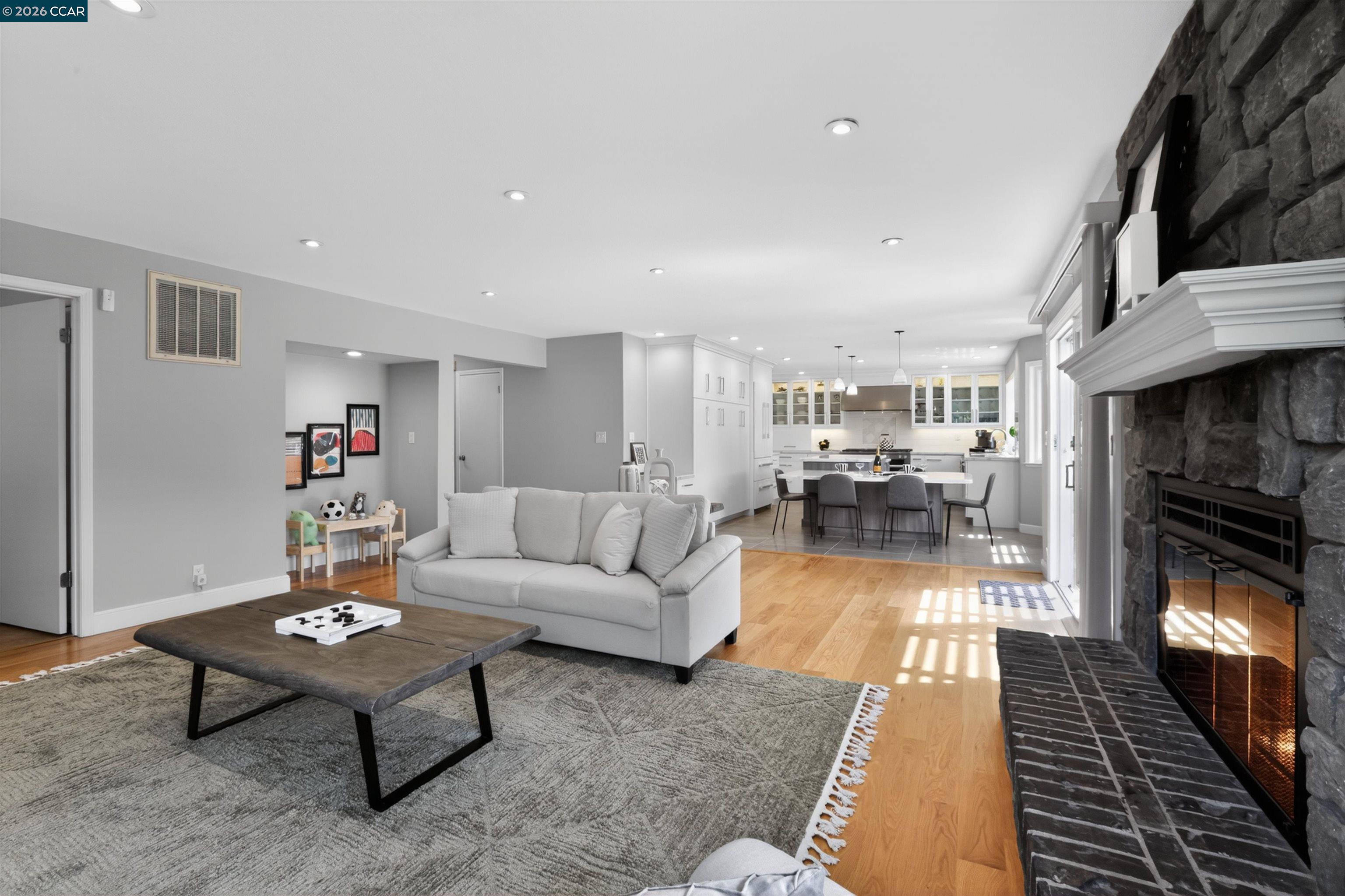 Detail Gallery Image 8 of 46 For 22 Williams Dr, Moraga,  CA 94556 - 5 Beds | 3 Baths