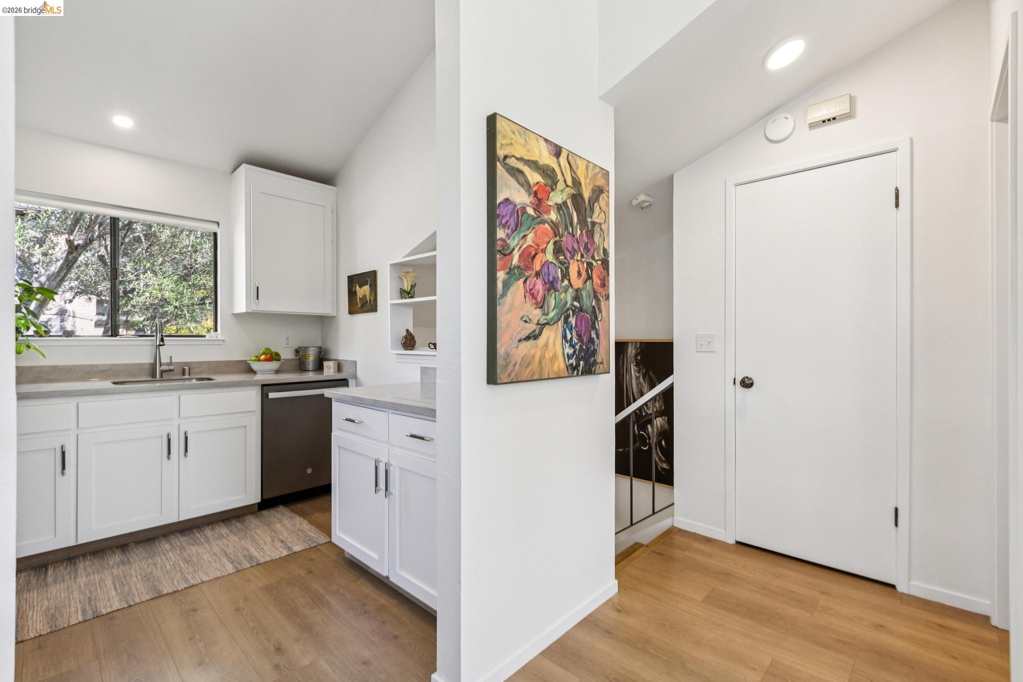 Detail Gallery Image 12 of 41 For 45 Corte Real #1,  Larkspur,  CA 94904 - 2 Beds | 1/1 Baths