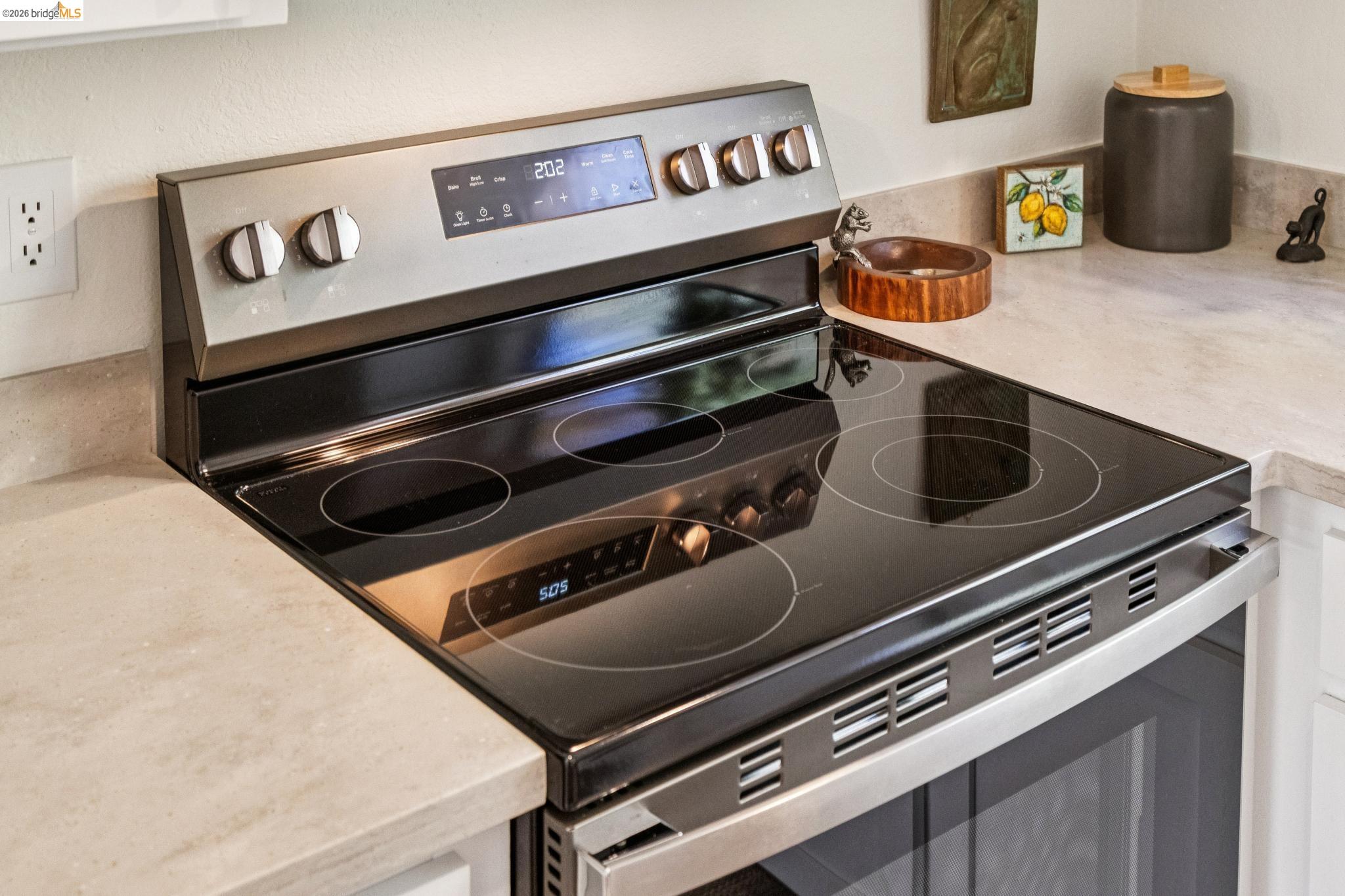 Detail Gallery Image 17 of 41 For 45 Corte Real #1,  Larkspur,  CA 94904 - 2 Beds | 1/1 Baths