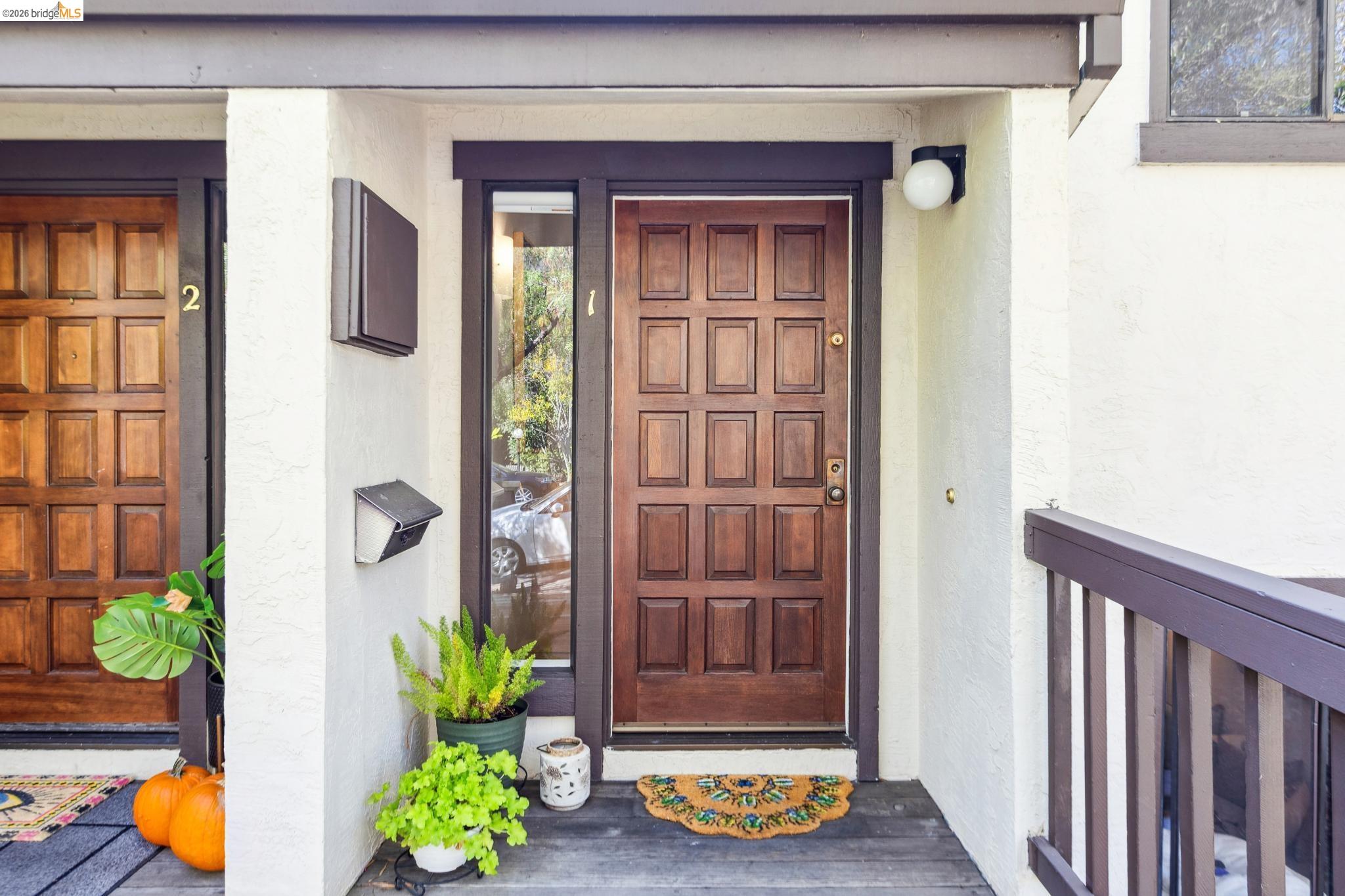 Detail Gallery Image 3 of 41 For 45 Corte Real #1,  Larkspur,  CA 94904 - 2 Beds | 1/1 Baths