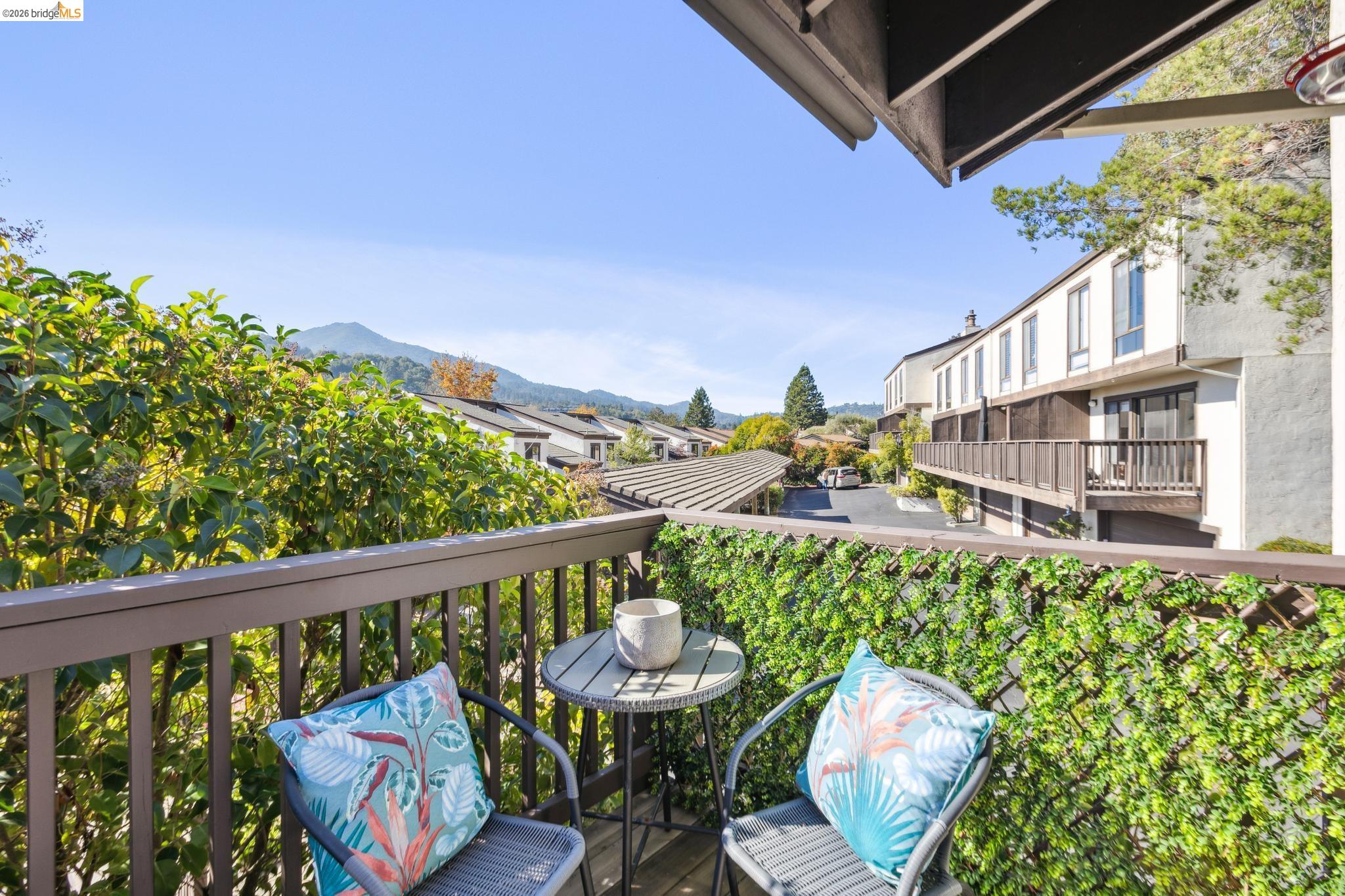 Detail Gallery Image 21 of 41 For 45 Corte Real #1,  Larkspur,  CA 94904 - 2 Beds | 1/1 Baths