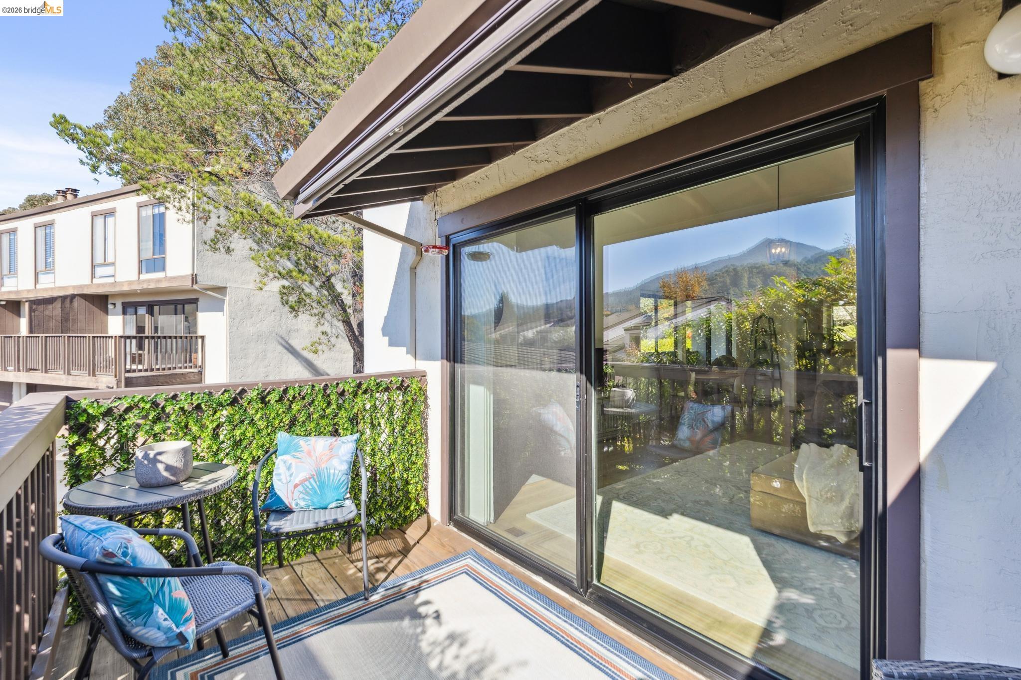 Detail Gallery Image 22 of 41 For 45 Corte Real #1,  Larkspur,  CA 94904 - 2 Beds | 1/1 Baths