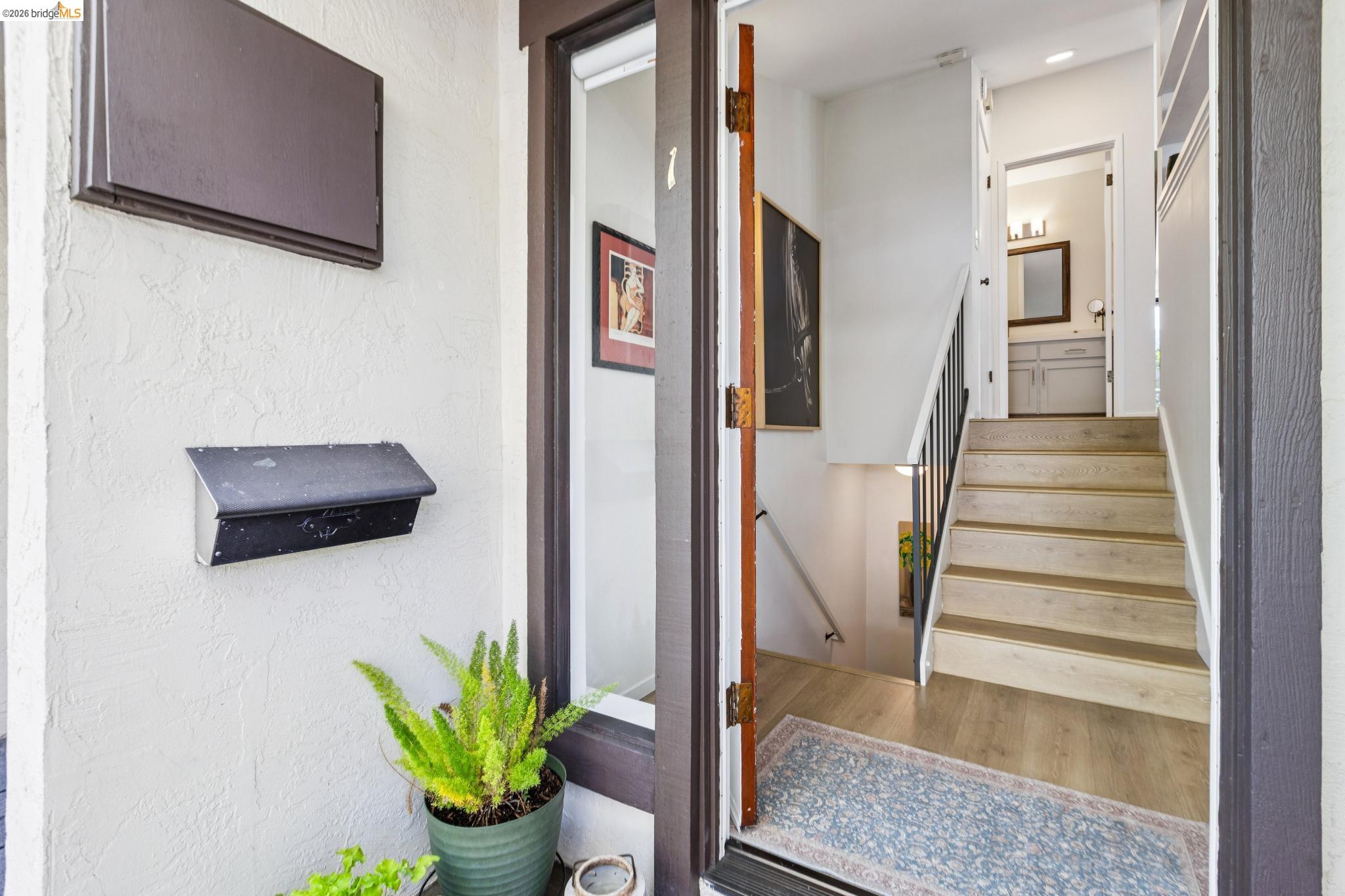 Detail Gallery Image 4 of 41 For 45 Corte Real #1,  Larkspur,  CA 94904 - 2 Beds | 1/1 Baths