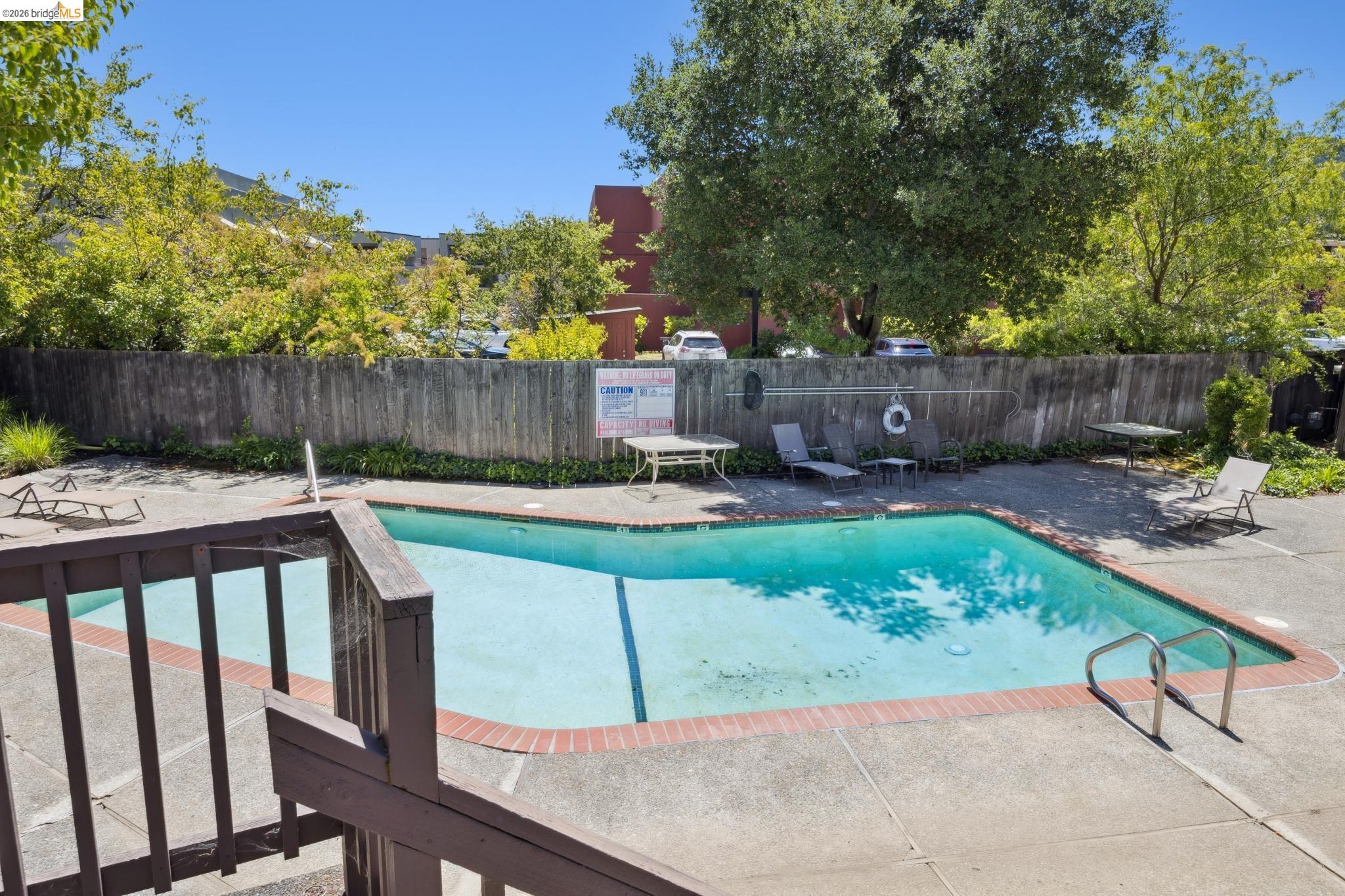 Detail Gallery Image 35 of 41 For 45 Corte Real #1,  Larkspur,  CA 94904 - 2 Beds | 1/1 Baths