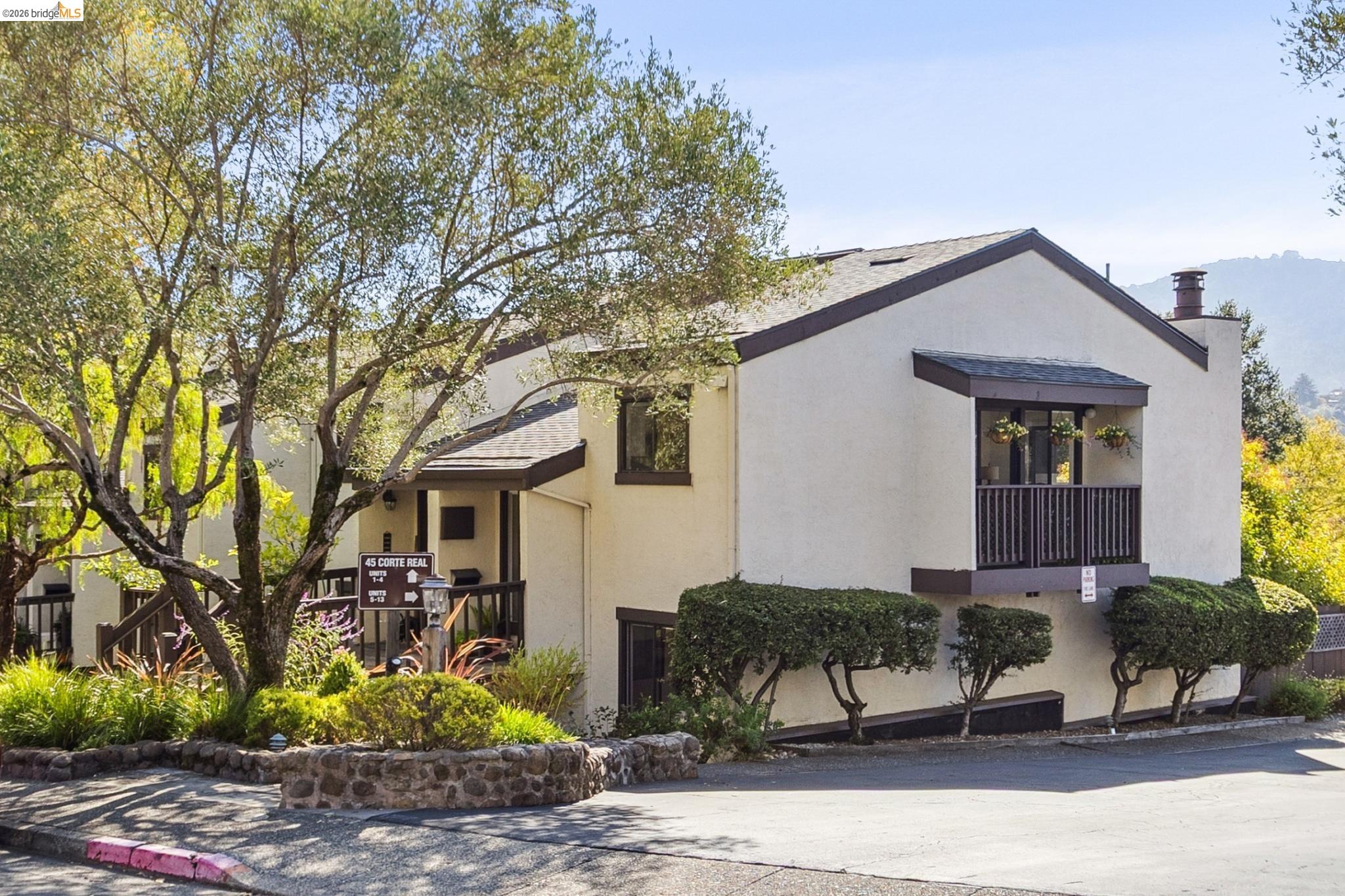 Detail Gallery Image 38 of 41 For 45 Corte Real #1,  Larkspur,  CA 94904 - 2 Beds | 1/1 Baths