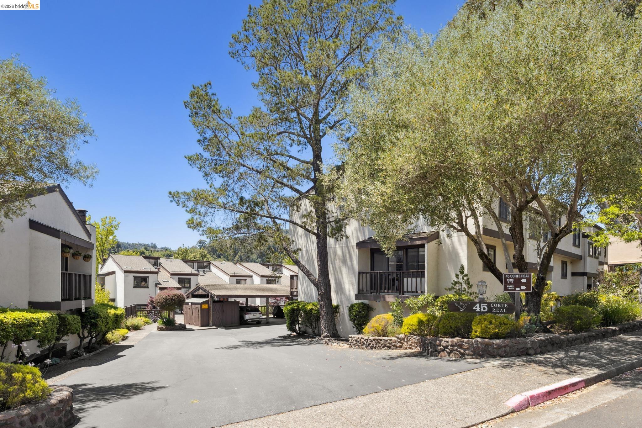 Detail Gallery Image 39 of 41 For 45 Corte Real #1,  Larkspur,  CA 94904 - 2 Beds | 1/1 Baths