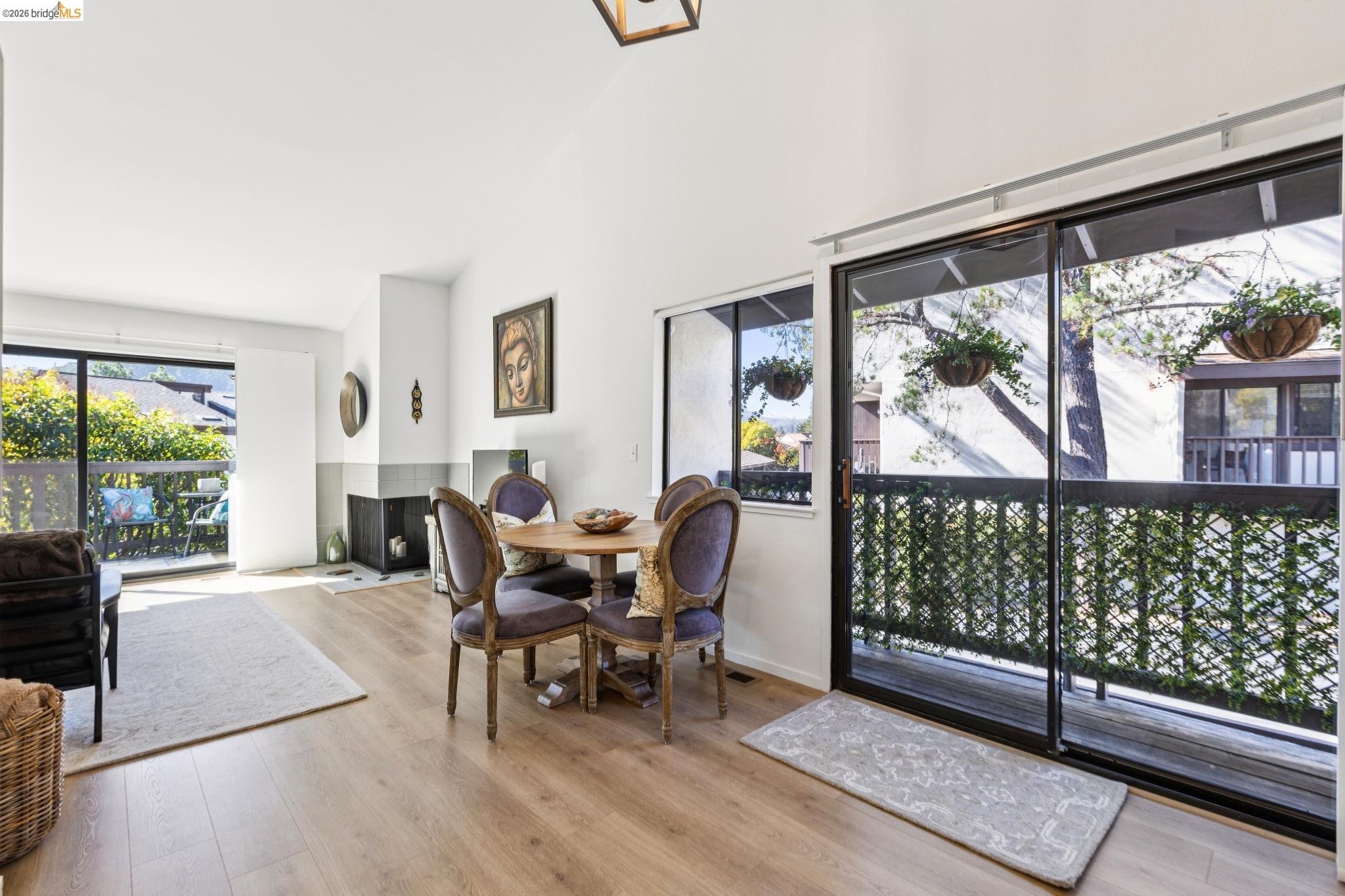 Detail Gallery Image 5 of 41 For 45 Corte Real #1,  Larkspur,  CA 94904 - 2 Beds | 1/1 Baths